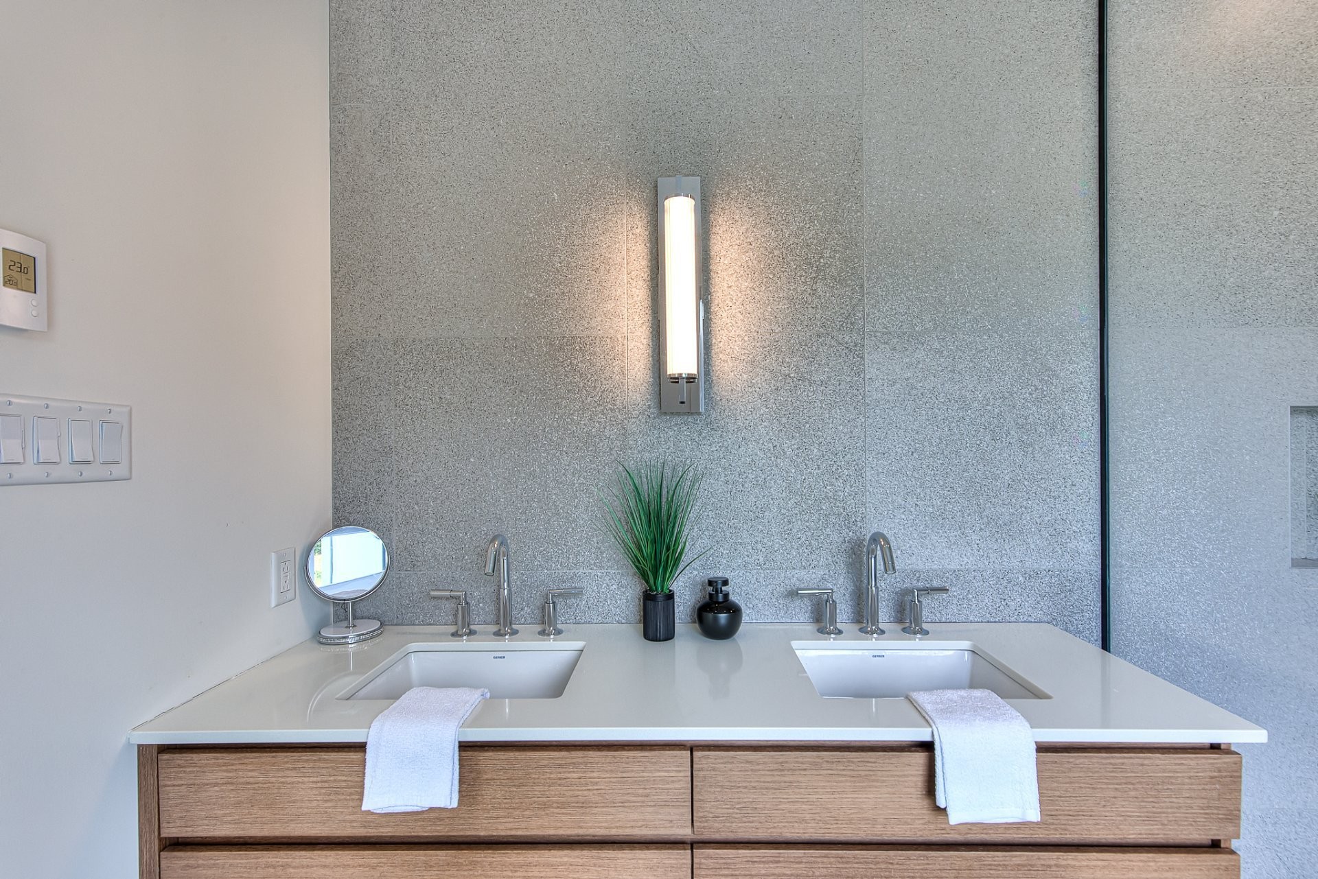 









555


Rue des Charmettes

,
Blainville,




QC
J7C0Z3

