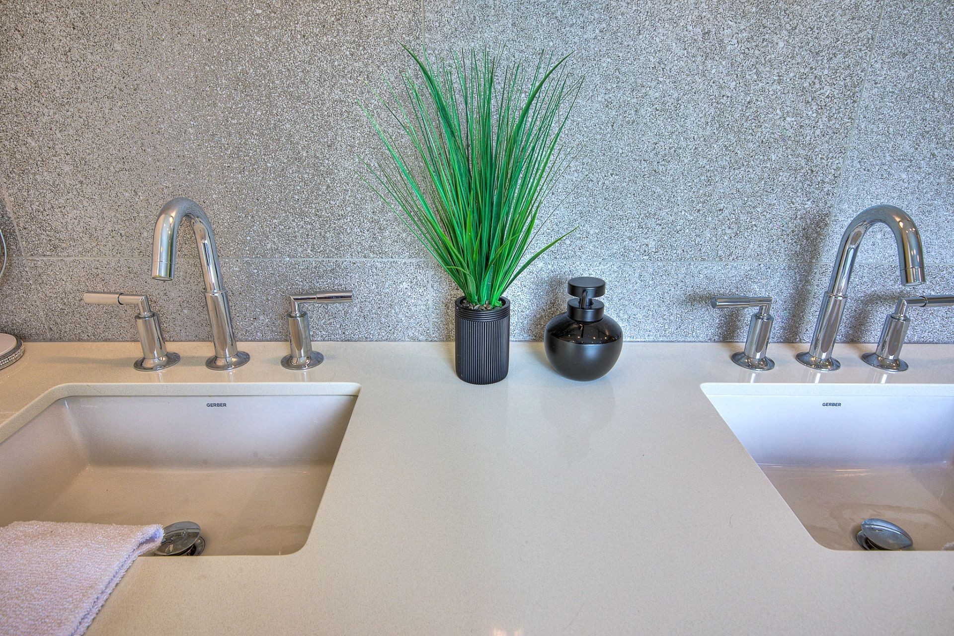 









555


Rue des Charmettes

,
Blainville,




QC
J7C0Z3

