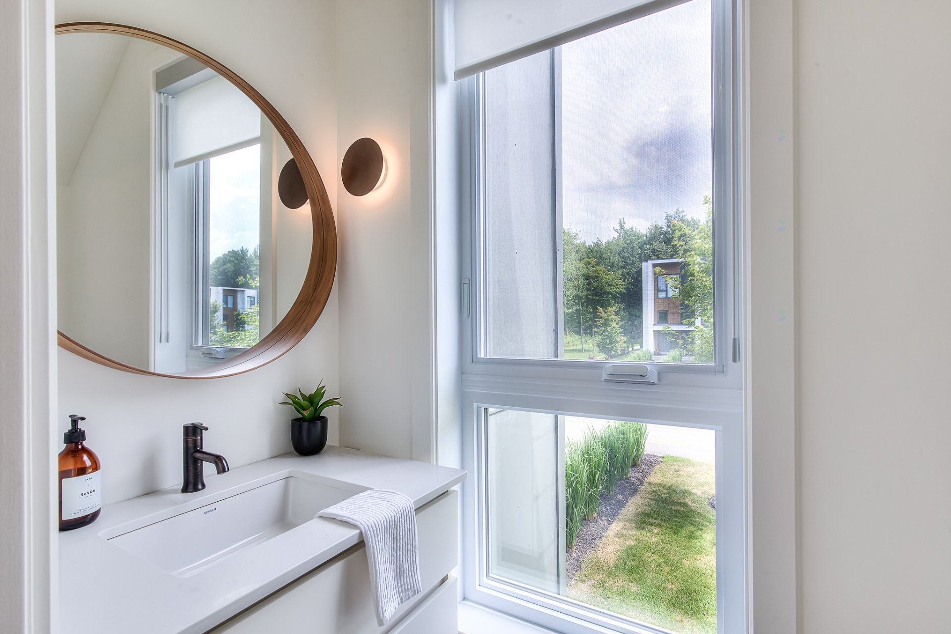 









555


Rue des Charmettes

,
Blainville,




QC
J7C0Z3

