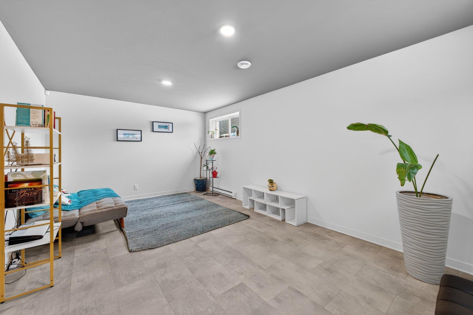 









522


Rue Renoir

,
Saint-Constant,




QC
J5A0S3

