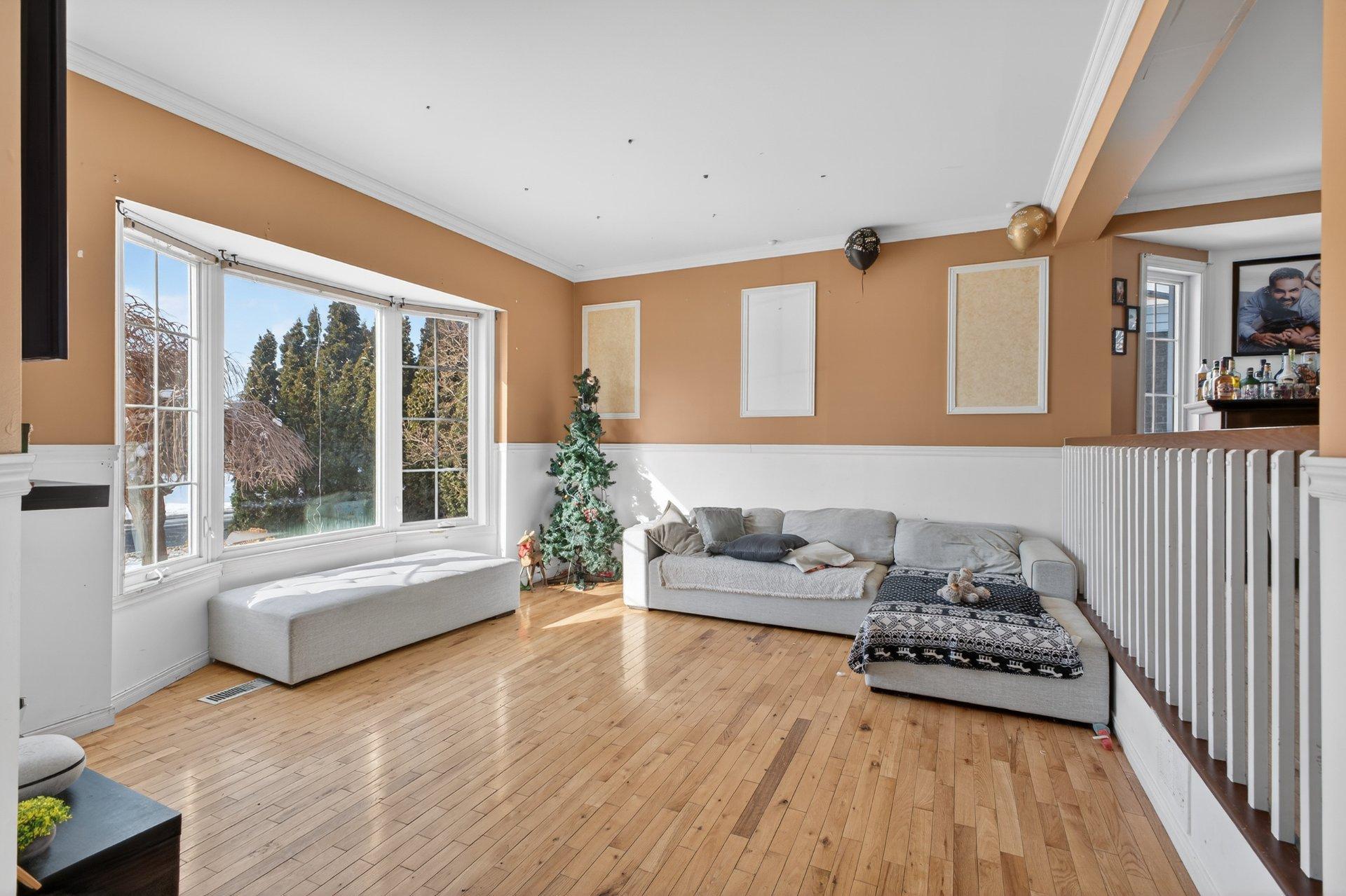 









435


Rue Lucien-Milette

,
Longueuil (Saint-Hubert),




QC
J3Y8T5

