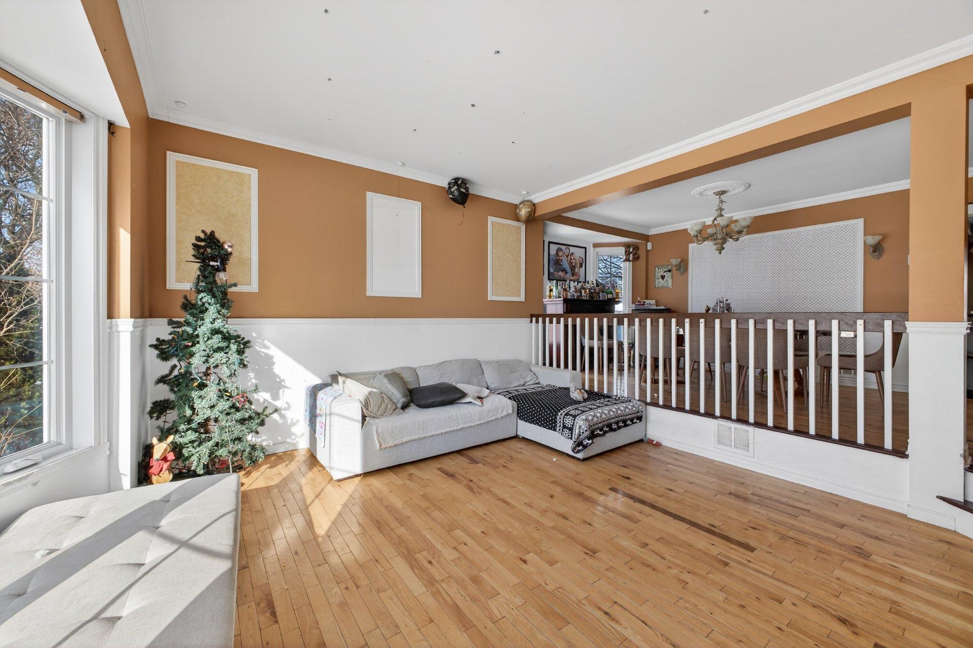 









435


Rue Lucien-Milette

,
Longueuil (Saint-Hubert),




QC
J3Y8T5

