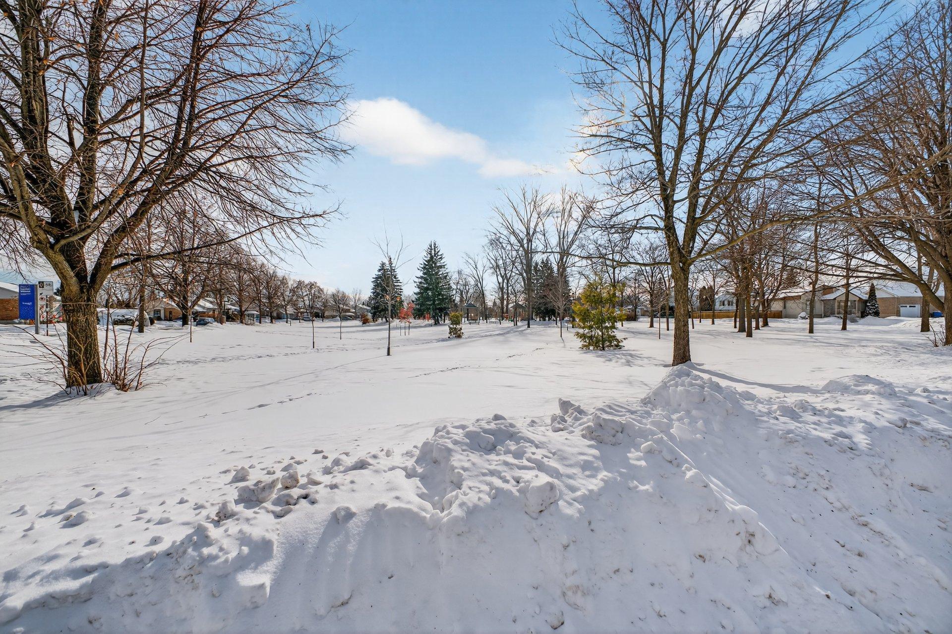 









435


Rue Lucien-Milette

,
Longueuil (Saint-Hubert),




QC
J3Y8T5

