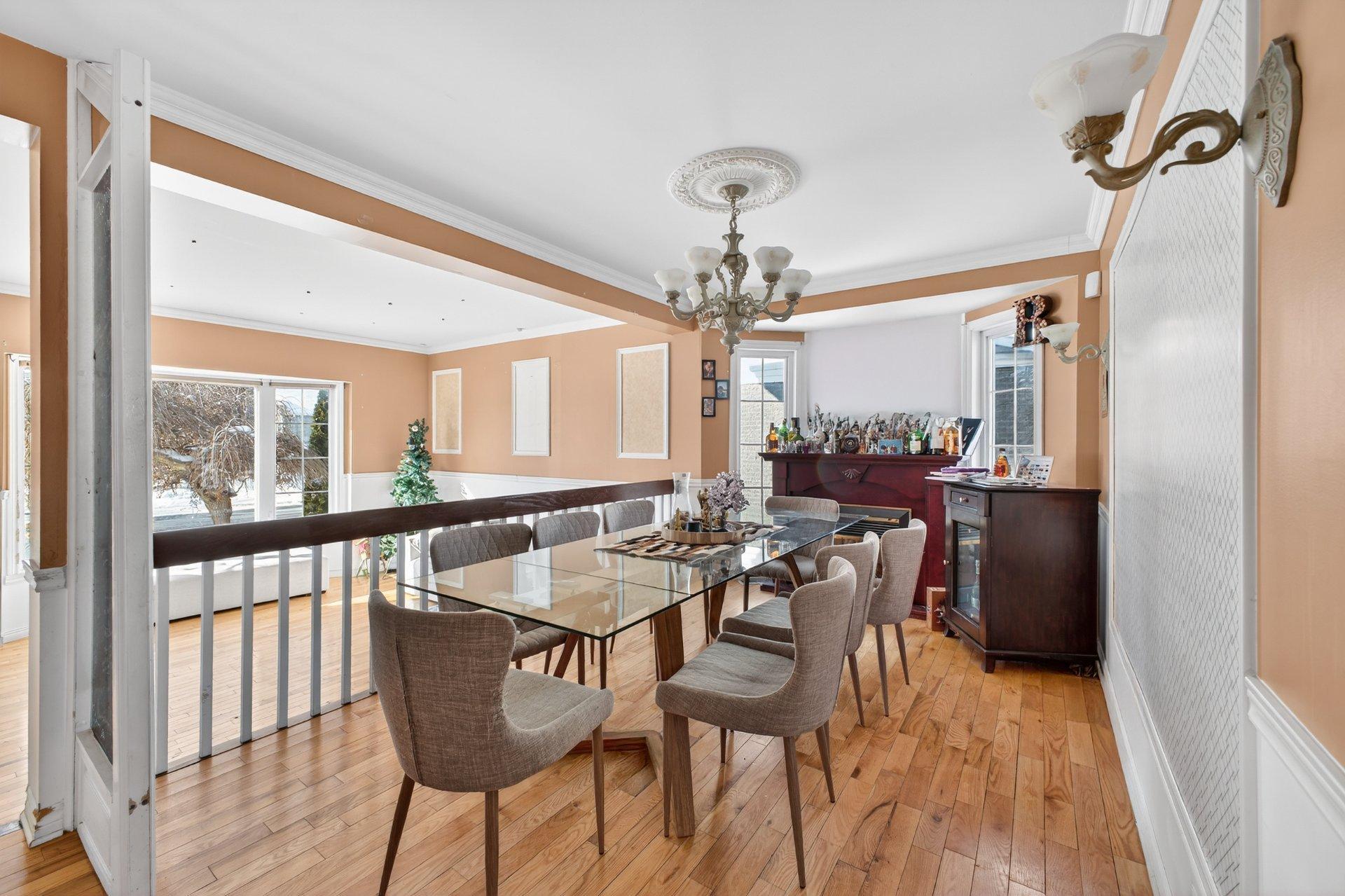 









435


Rue Lucien-Milette

,
Longueuil (Saint-Hubert),




QC
J3Y8T5

