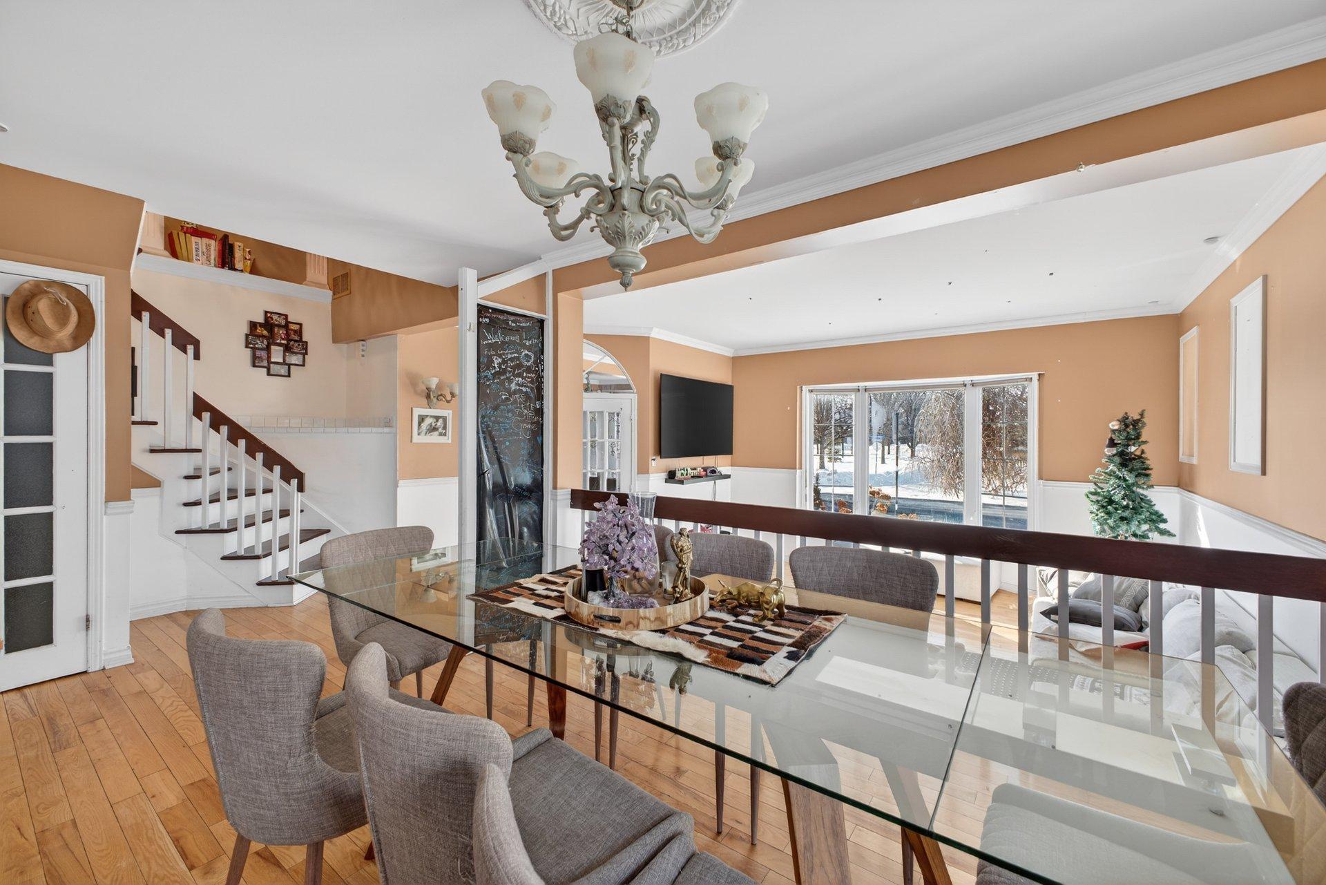 









435


Rue Lucien-Milette

,
Longueuil (Saint-Hubert),




QC
J3Y8T5

