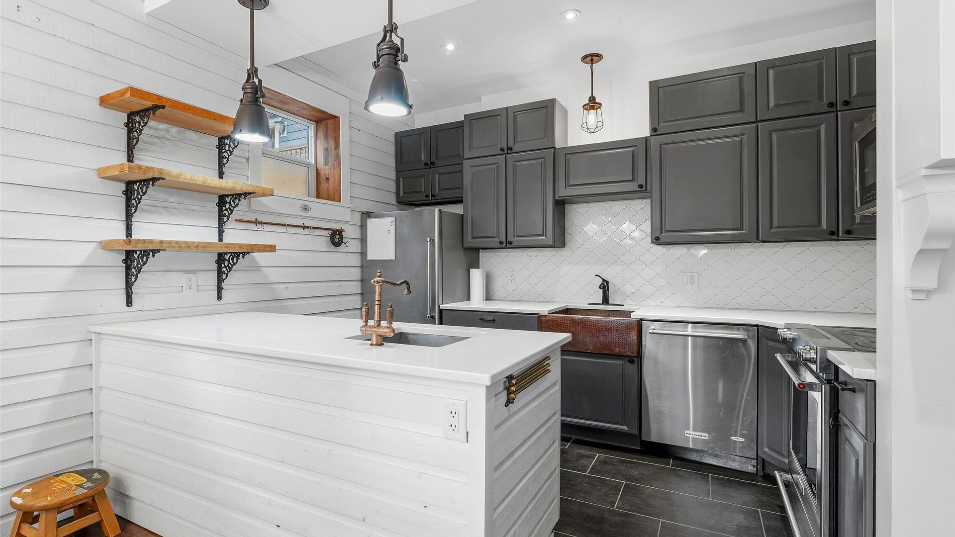 









10414


VICTORIA

Road, 178,
Summerland,




BC
V0H 1Z2

