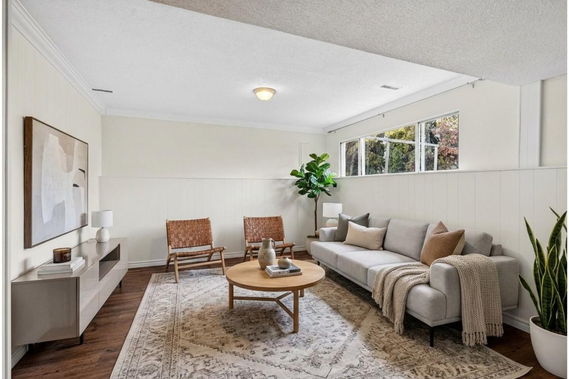 









1031


Martin

Avenue,
Kelowna,




BC
V1Y 6V6

