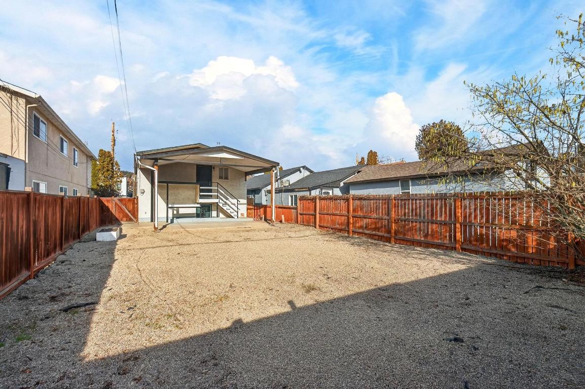 









1031


Martin

Avenue,
Kelowna,




BC
V1Y 6V6

