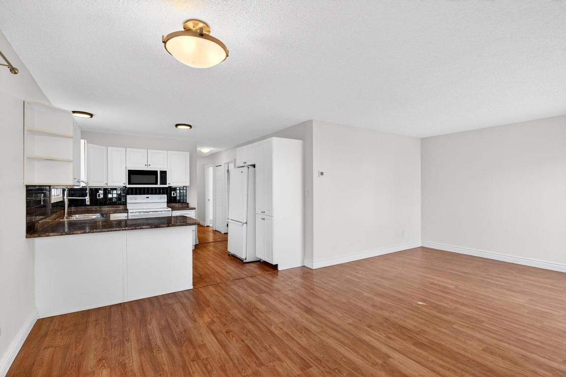 









1031


Martin

Avenue,
Kelowna,




BC
V1Y 6V6

