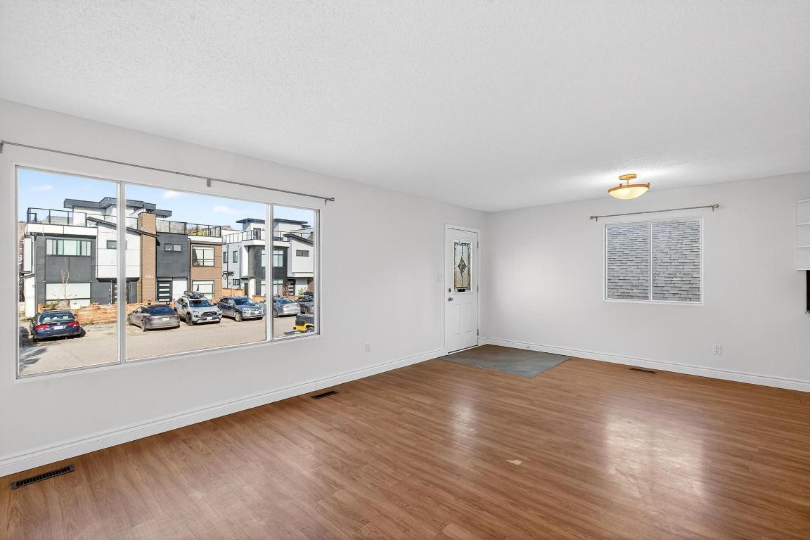 









1031


Martin

Avenue,
Kelowna,




BC
V1Y 6V6

