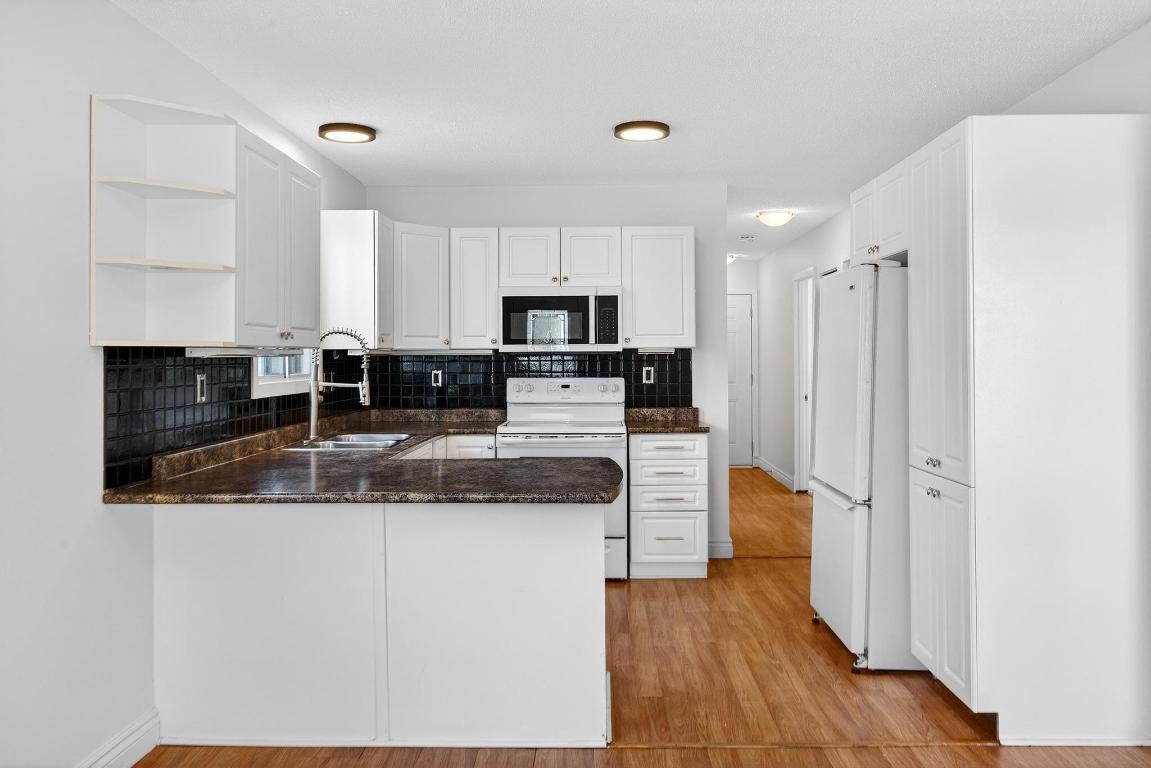 









1031


Martin

Avenue,
Kelowna,




BC
V1Y 6V6

