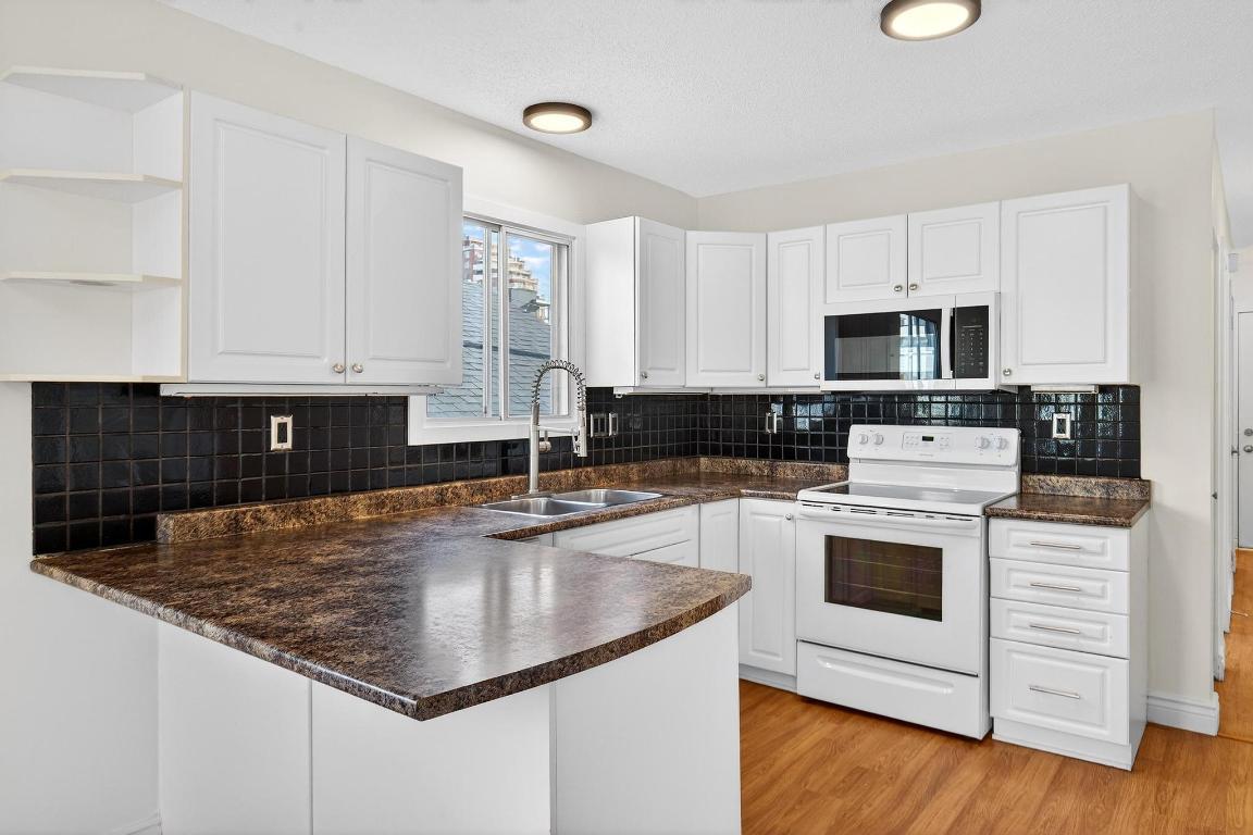 









1031


Martin

Avenue,
Kelowna,




BC
V1Y 6V6

