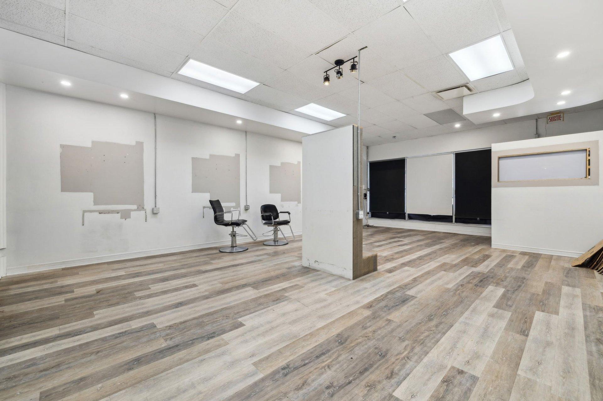 









200


Rue Principale

, 7,
Gatineau (Aylmer),




QC
J9H5G3

