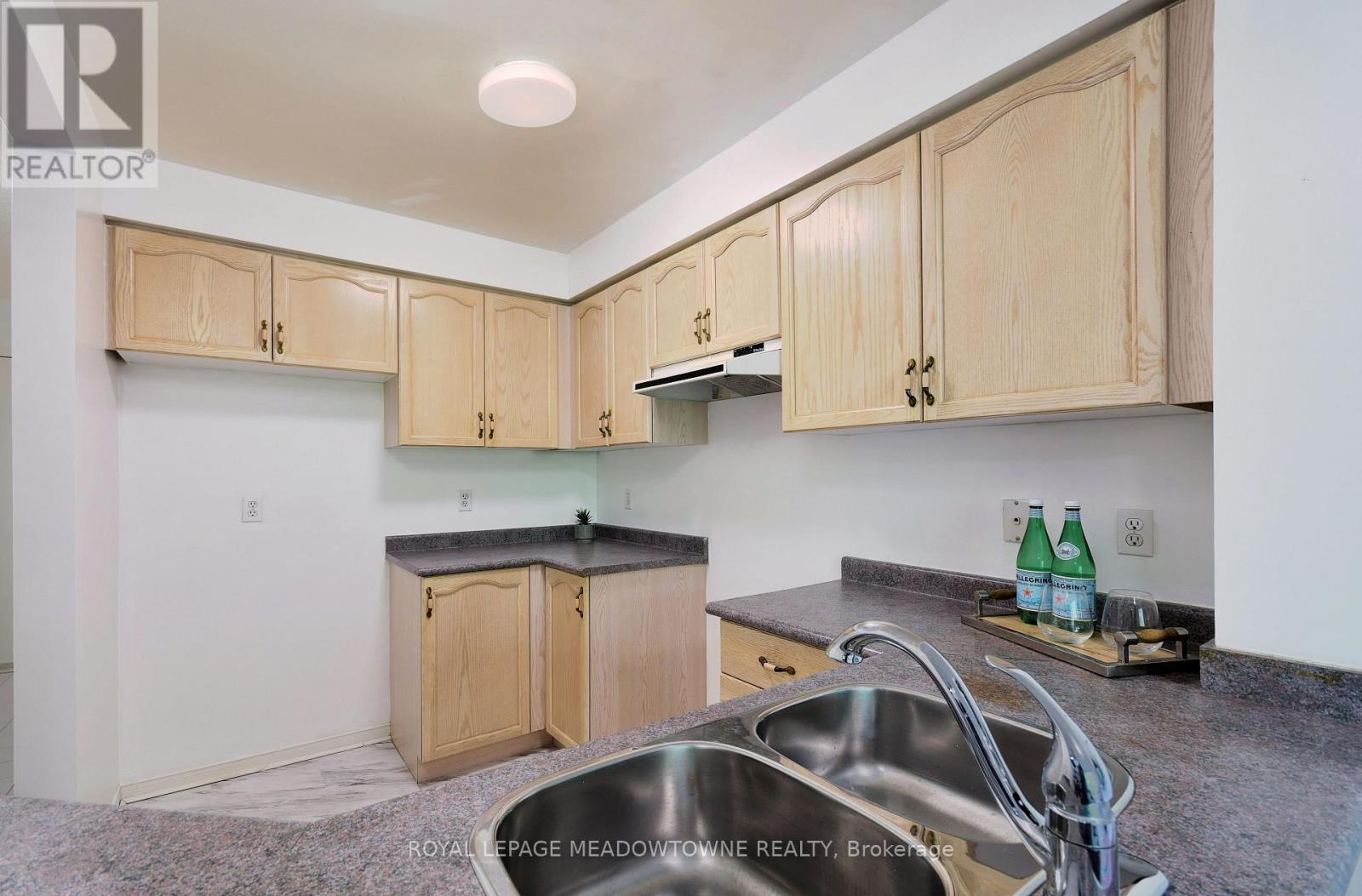 












15 - 1285 BRISTOL ROAD W

,
Mississauga,




Ontario
L5V2H5

