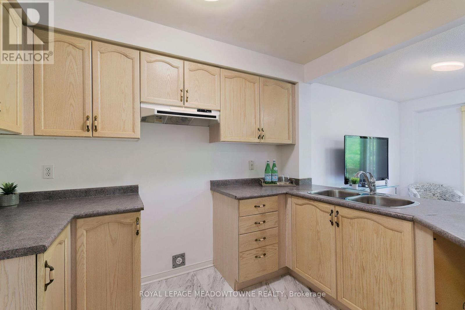 












15 - 1285 BRISTOL ROAD W

,
Mississauga,




Ontario
L5V2H5

