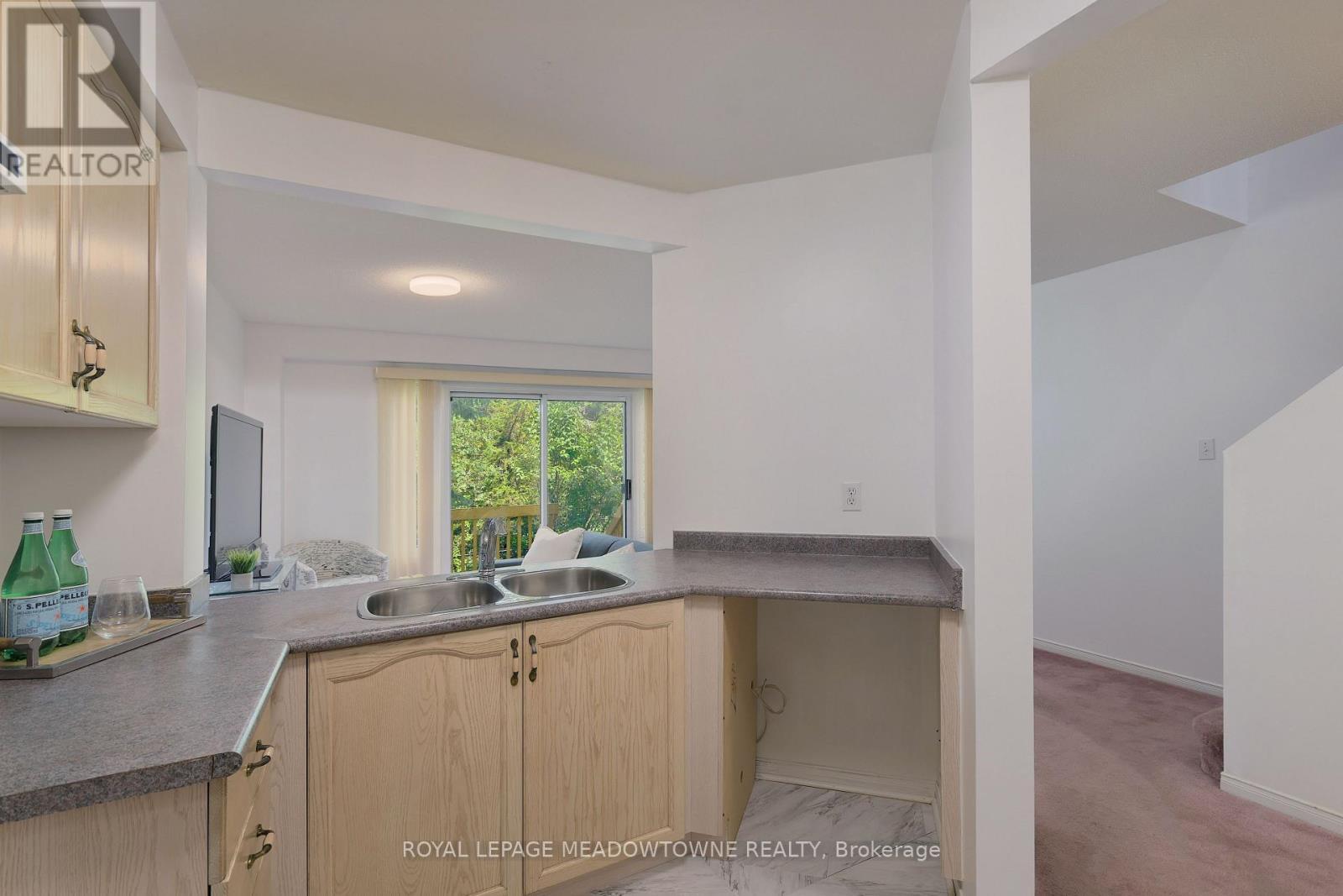 












15 - 1285 BRISTOL ROAD W

,
Mississauga,




Ontario
L5V2H5

