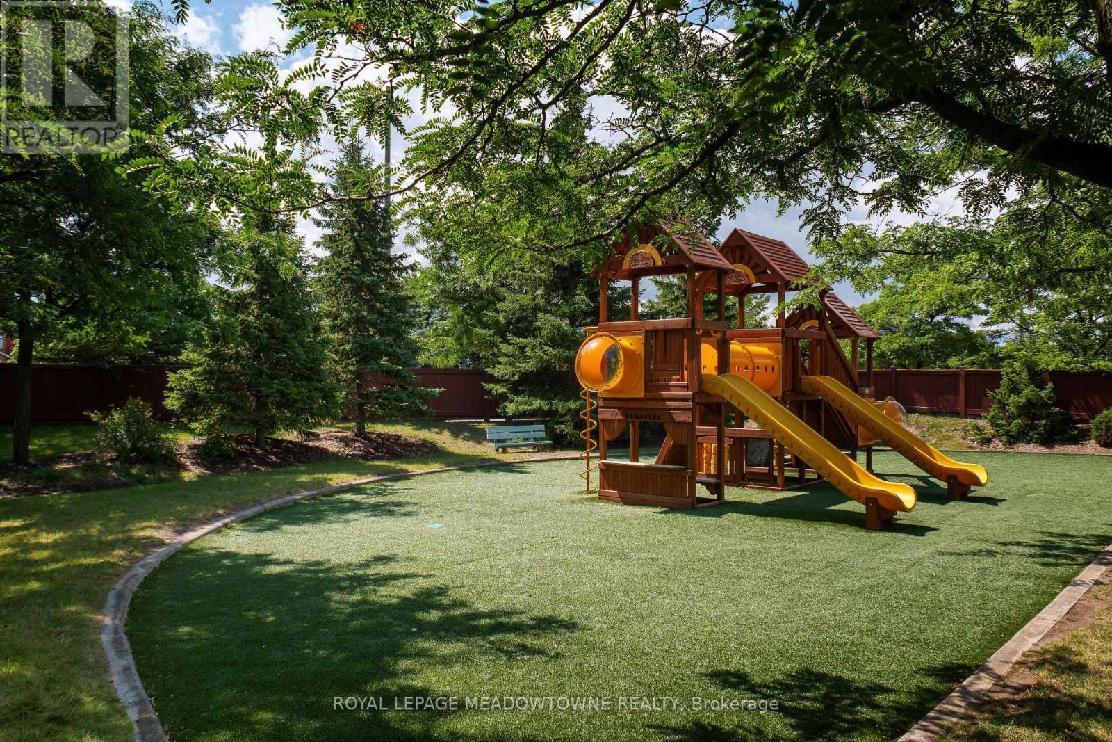 












15 - 1285 BRISTOL ROAD W

,
Mississauga,




Ontario
L5V2H5

