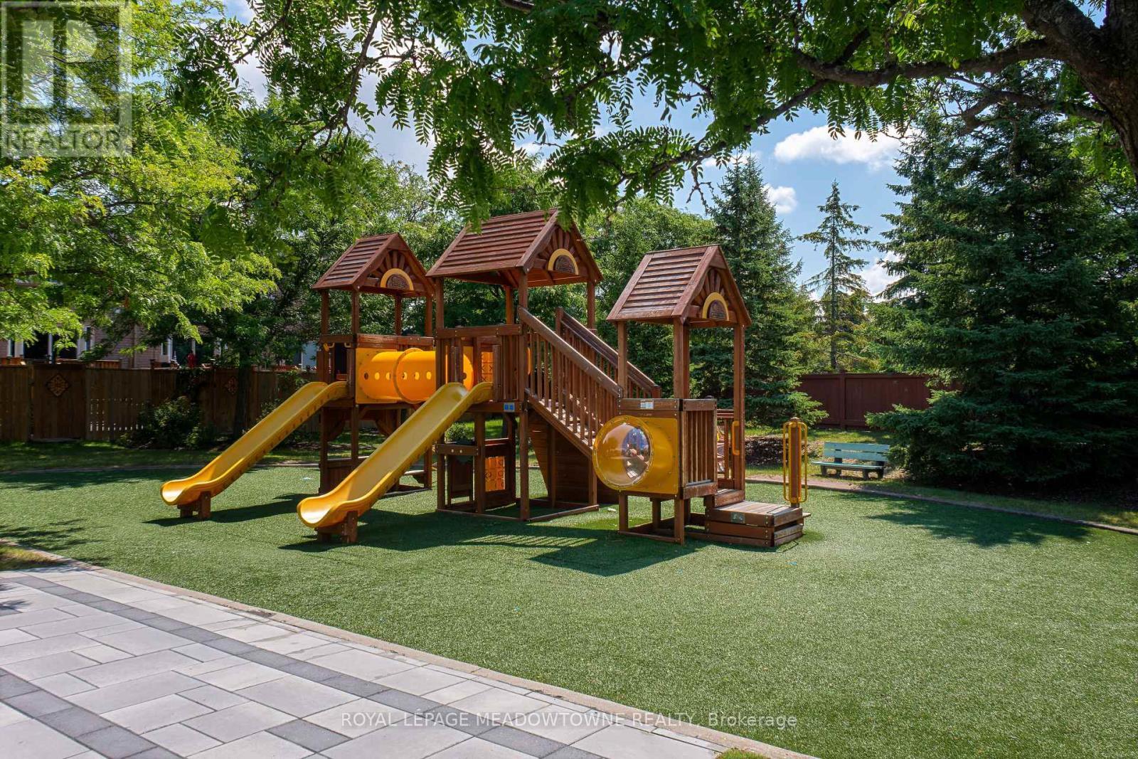 












15 - 1285 BRISTOL ROAD W

,
Mississauga,




Ontario
L5V2H5

