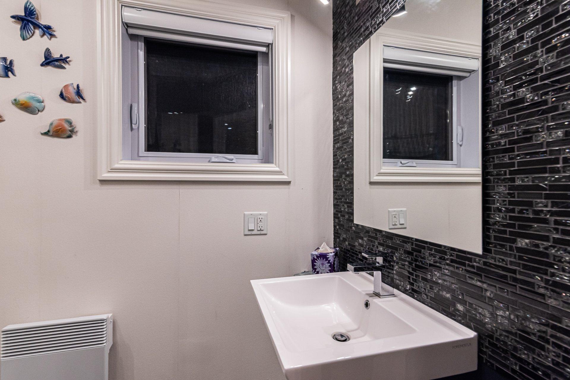 









651


Rue Carleton

,
Laval (Chomedey),




QC
H7W4R6

