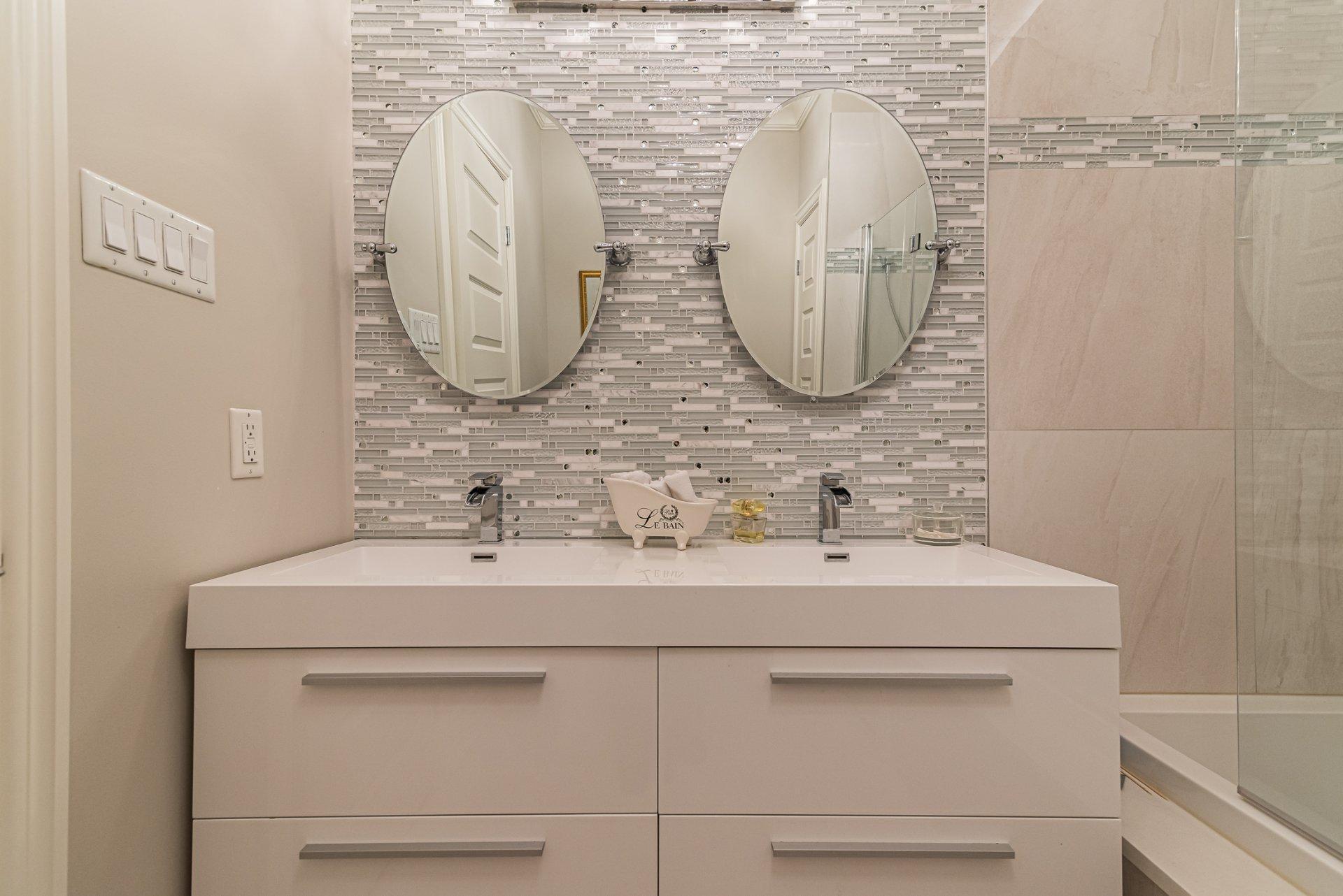 









651


Rue Carleton

,
Laval (Chomedey),




QC
H7W4R6

