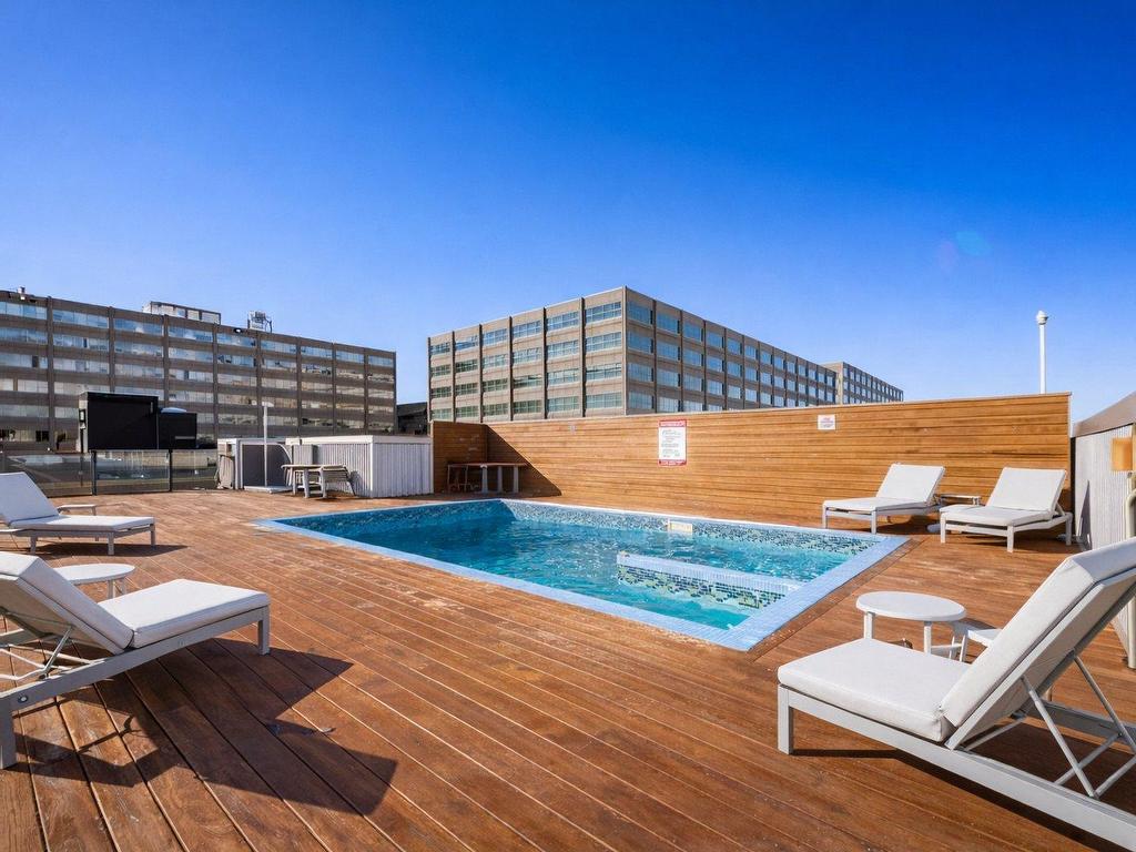 









245


Rue Maguire

, 315,
Le Plateau-Mont-Royal (Montréal),




QC
H2T0A4

