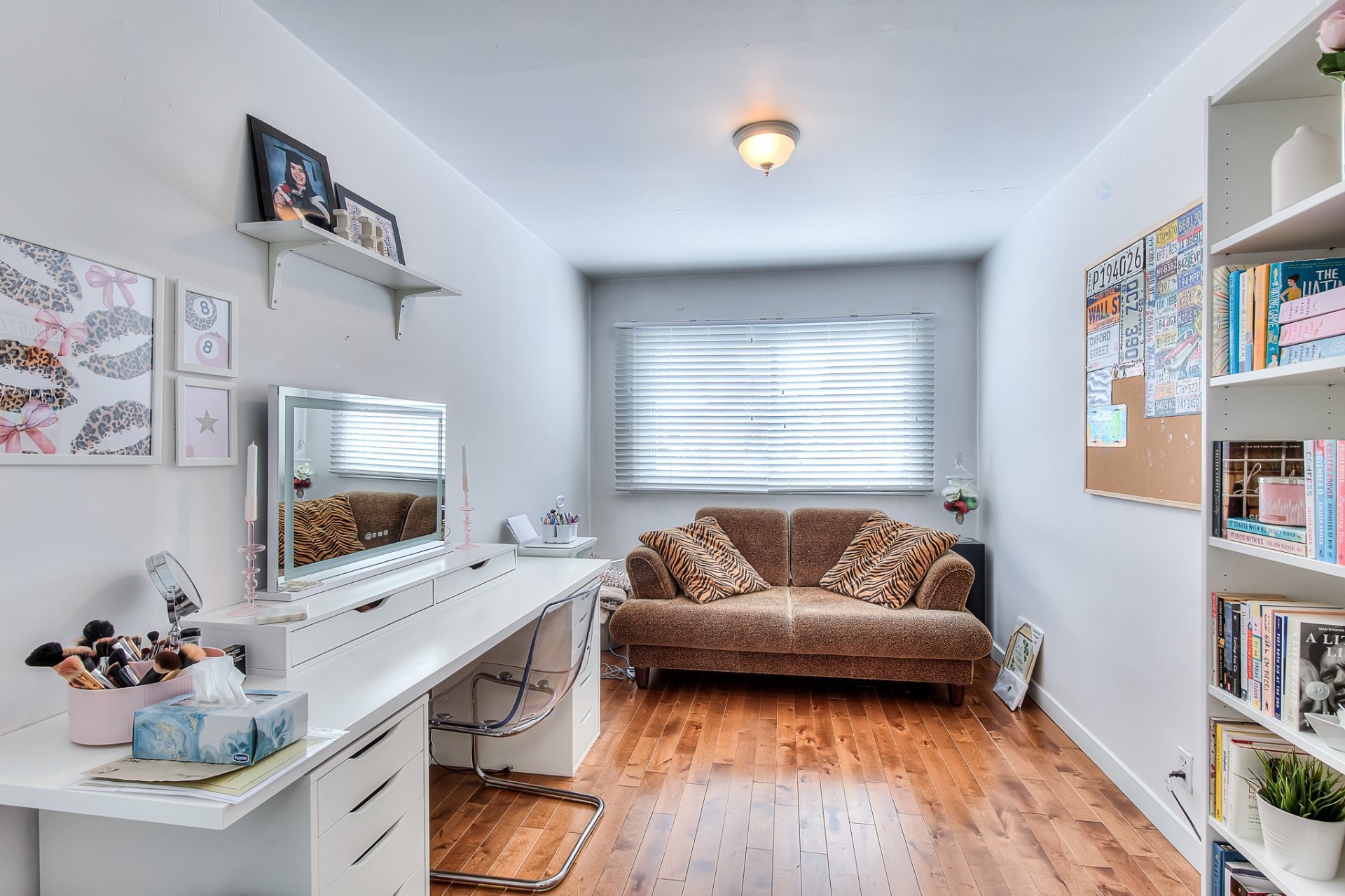 









469

 - 471


Boul. Chomedey

,
Laval (Chomedey),




QC
H7V2W7

