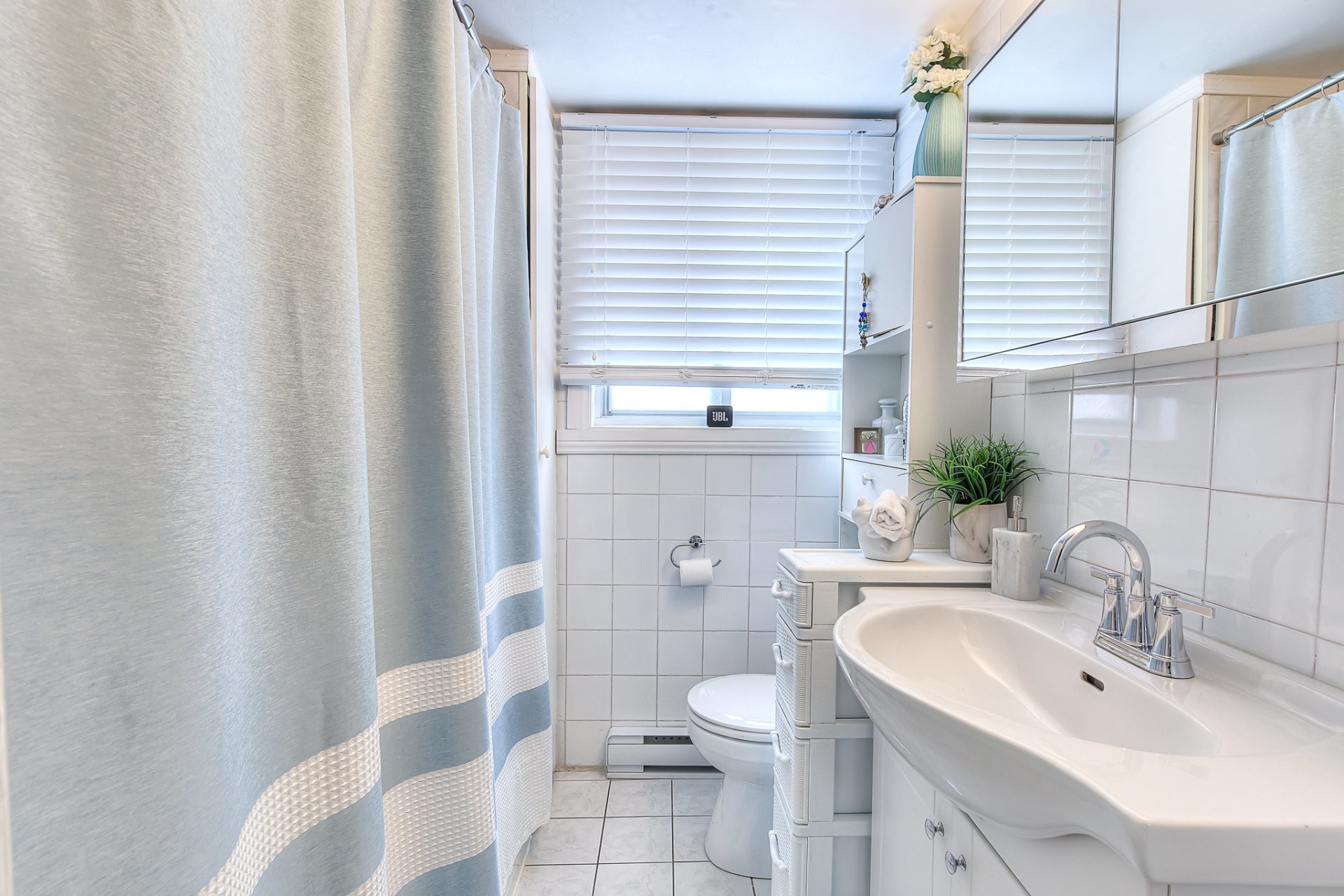 









469

 - 471


Boul. Chomedey

,
Laval (Chomedey),




QC
H7V2W7

