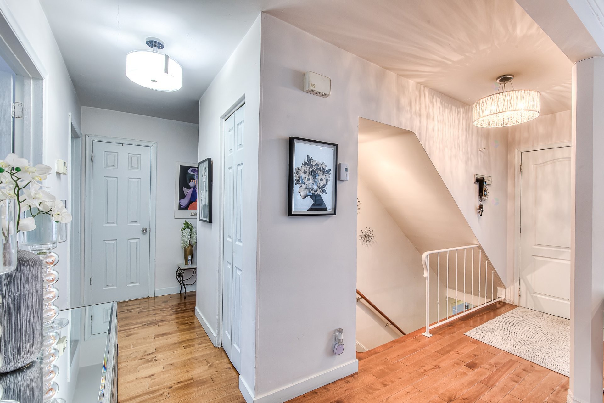 









469

 - 471


Boul. Chomedey

,
Laval (Chomedey),




QC
H7V2W7

