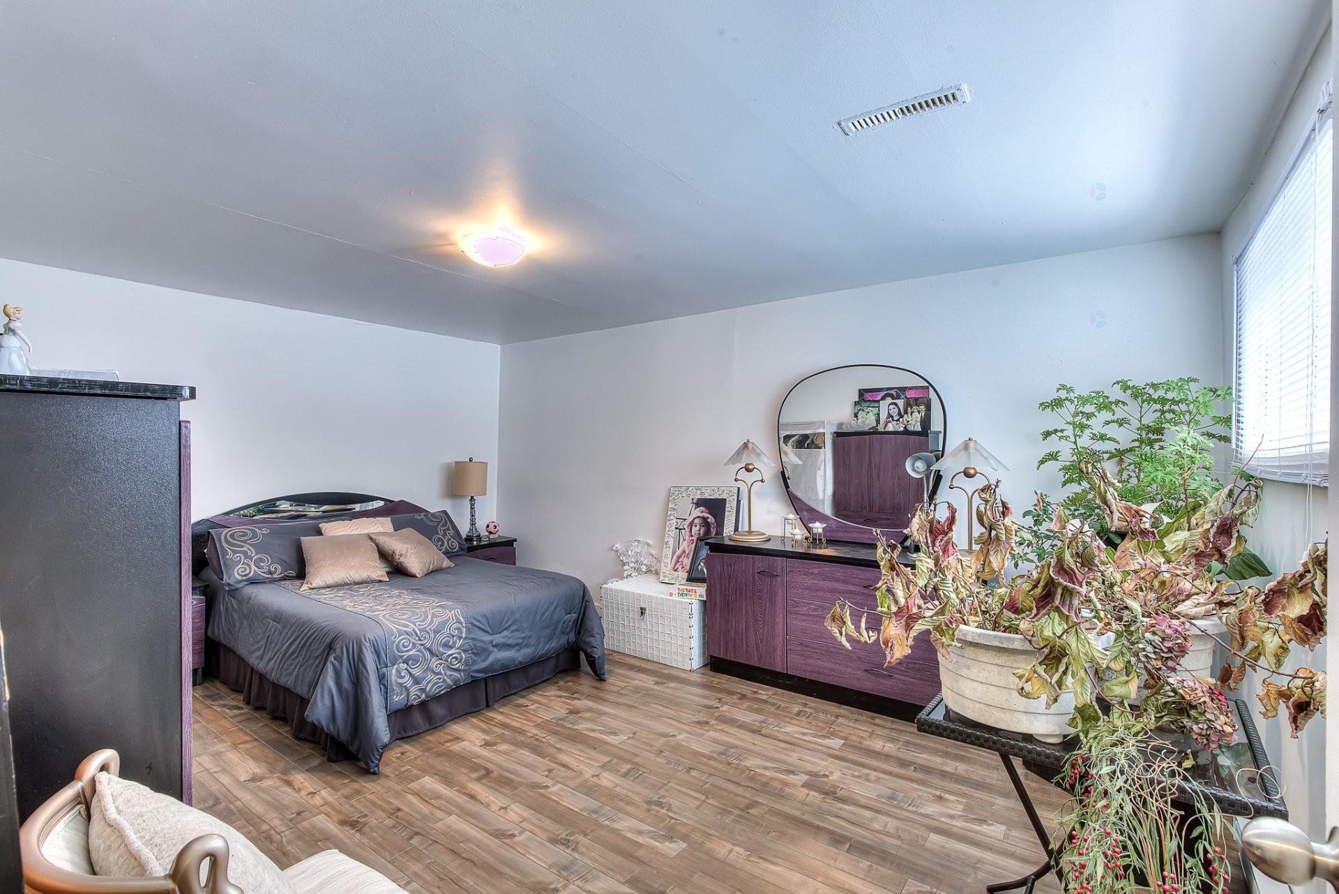 









469

 - 471


Boul. Chomedey

,
Laval (Chomedey),




QC
H7V2W7

