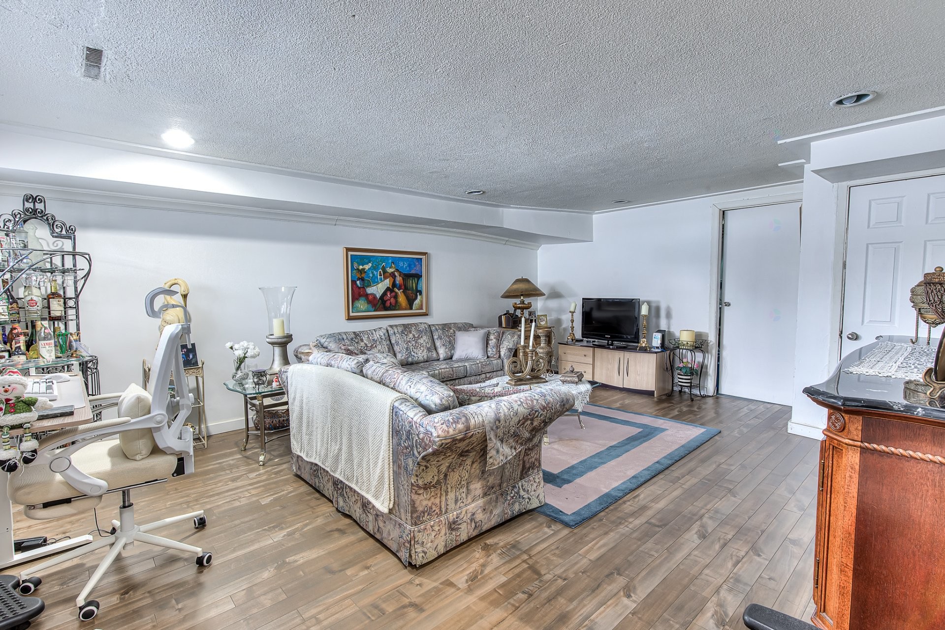 









469

 - 471


Boul. Chomedey

,
Laval (Chomedey),




QC
H7V2W7

