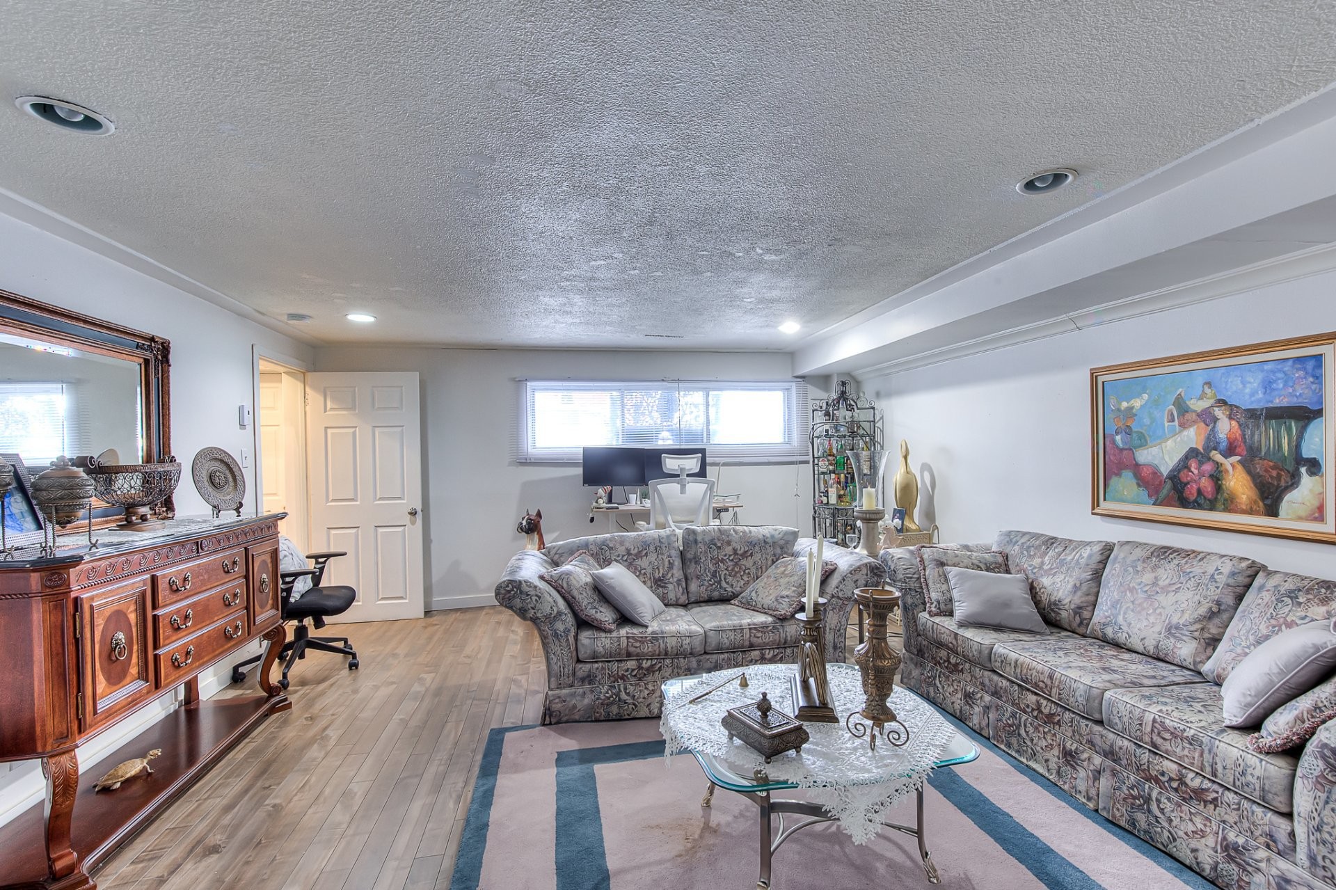 









469

 - 471


Boul. Chomedey

,
Laval (Chomedey),




QC
H7V2W7

