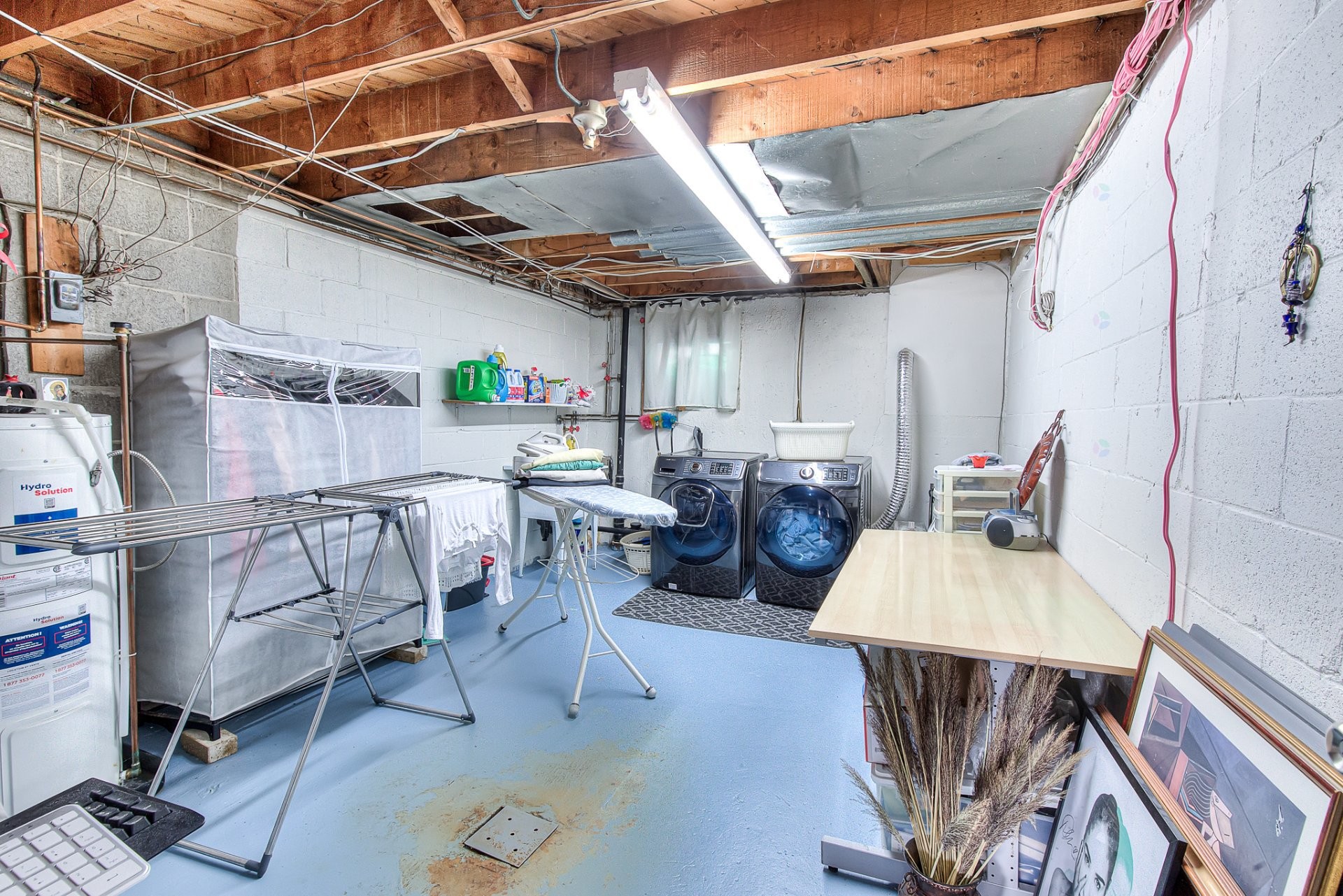 









469

 - 471


Boul. Chomedey

,
Laval (Chomedey),




QC
H7V2W7

