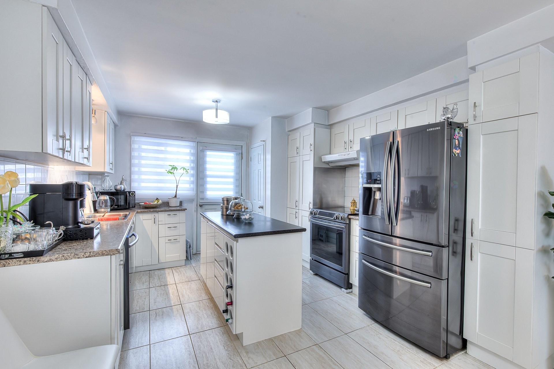 









469

 - 471


Boul. Chomedey

,
Laval (Chomedey),




QC
H7V2W7

