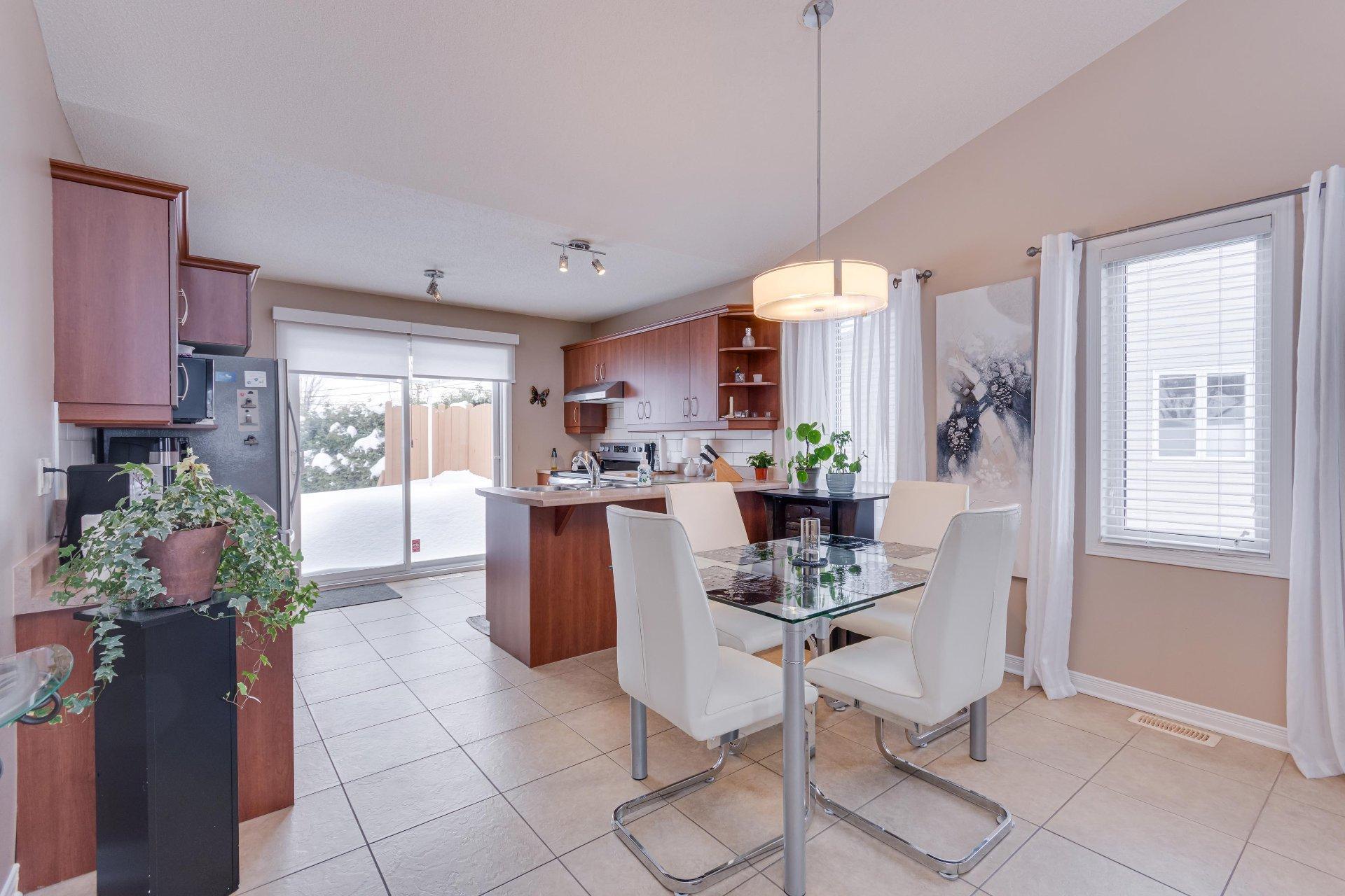 









848


Rue de l'Oasis

,
Gatineau (Gatineau),




QC
J8R3V4

