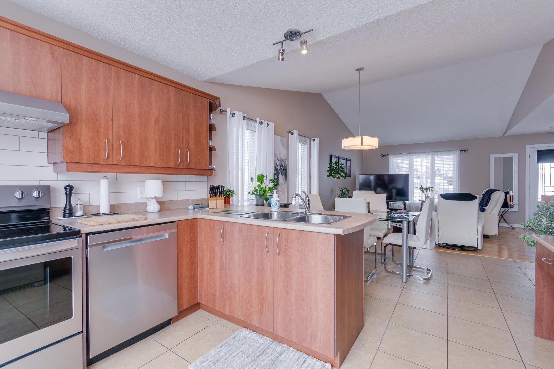 









848


Rue de l'Oasis

,
Gatineau (Gatineau),




QC
J8R3V4

