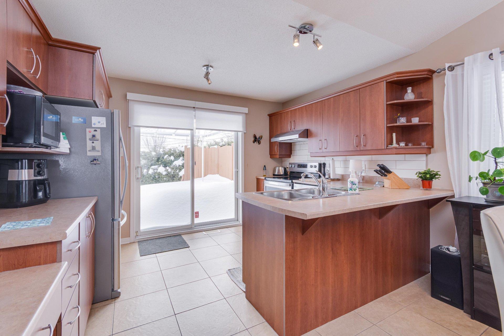 









848


Rue de l'Oasis

,
Gatineau (Gatineau),




QC
J8R3V4

