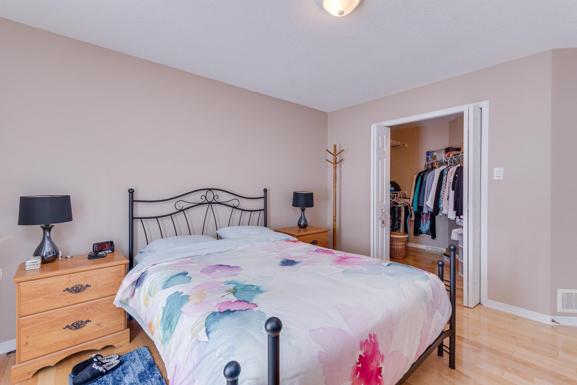 









848


Rue de l'Oasis

,
Gatineau (Gatineau),




QC
J8R3V4

