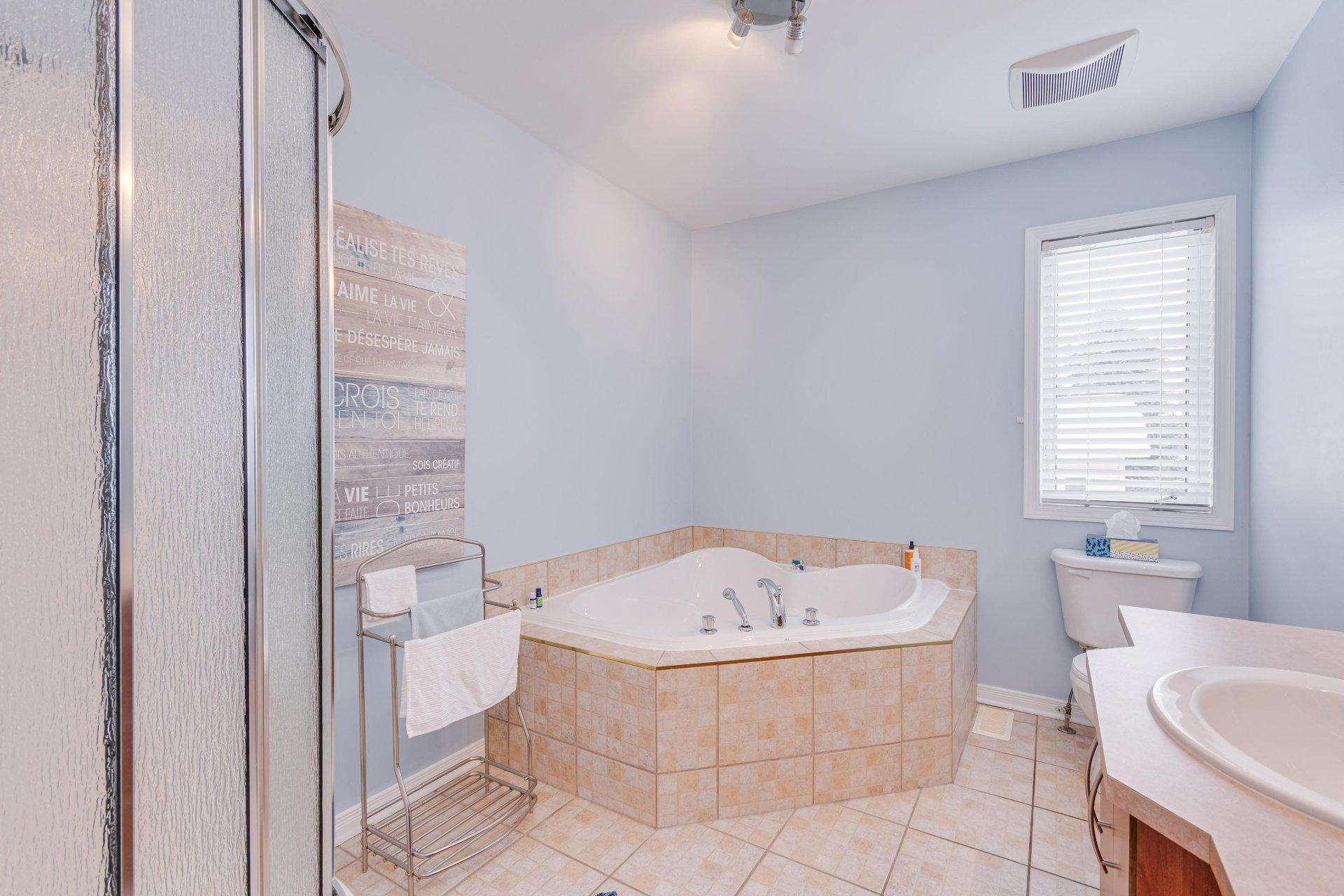 









848


Rue de l'Oasis

,
Gatineau (Gatineau),




QC
J8R3V4

