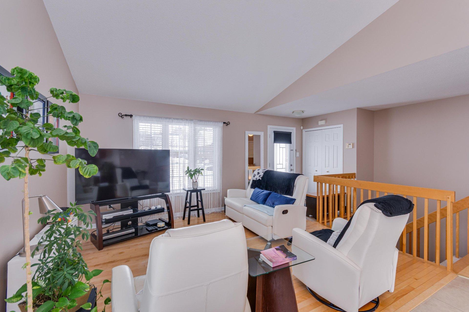 









848


Rue de l'Oasis

,
Gatineau (Gatineau),




QC
J8R3V4

