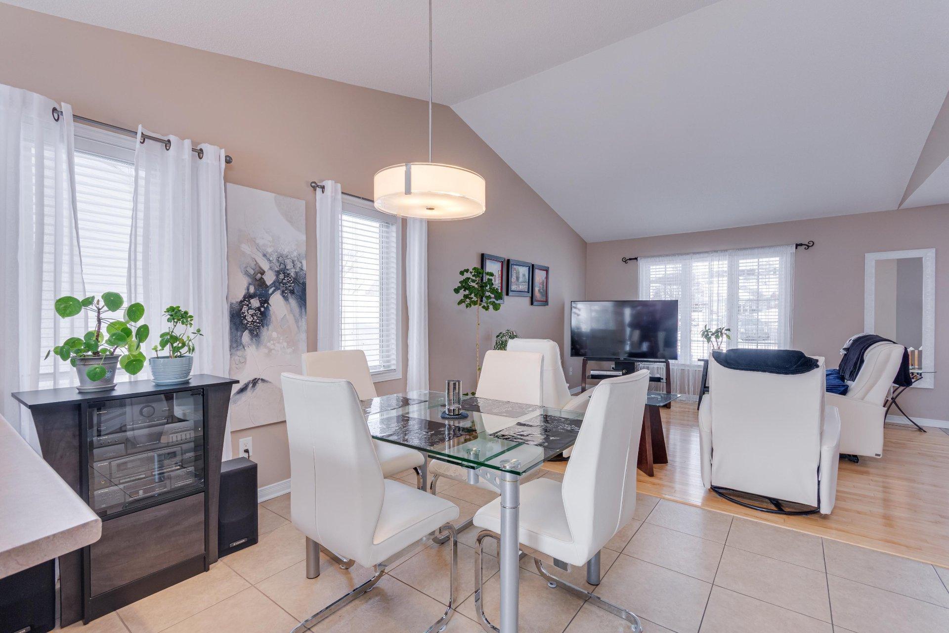 









848


Rue de l'Oasis

,
Gatineau (Gatineau),




QC
J8R3V4

