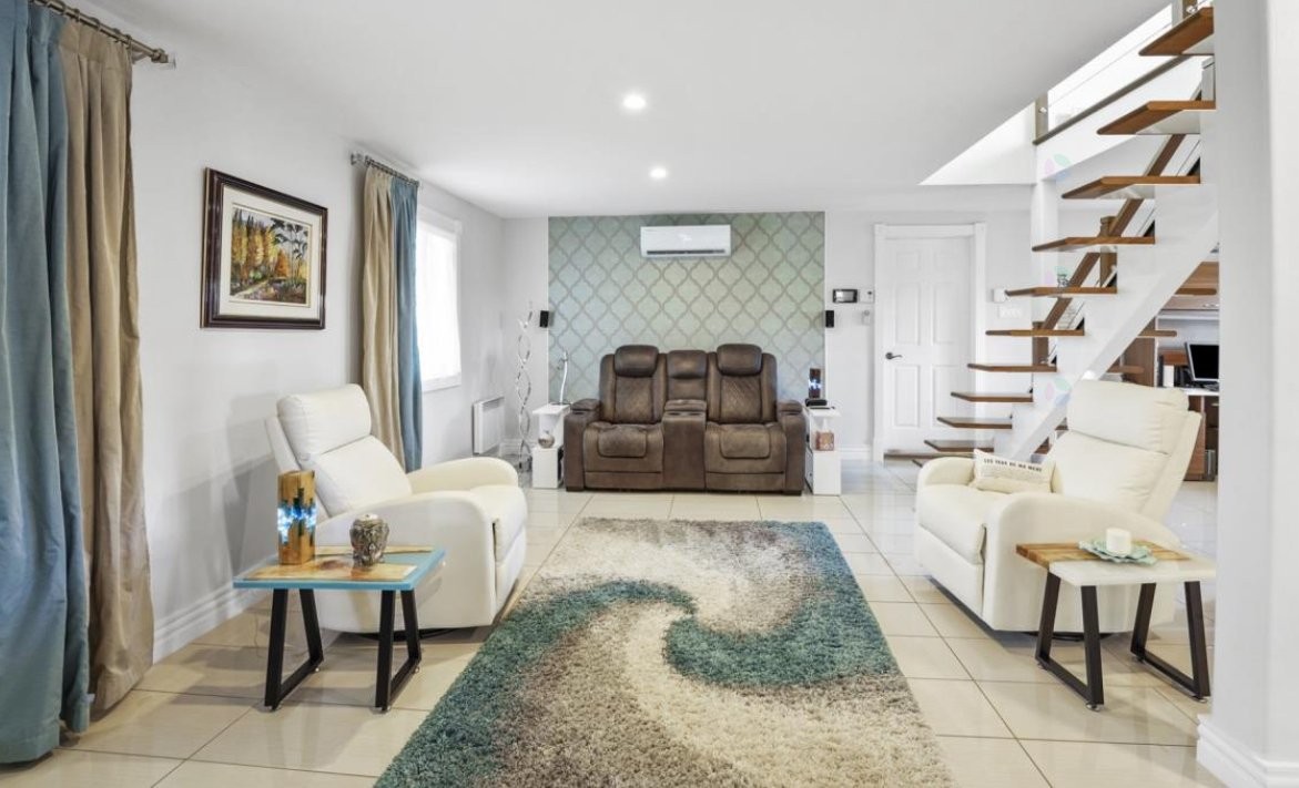 









537Z


Rg de la Rivière S.

,
Saint-Lin/Laurentides,




QC
J5M2A1

