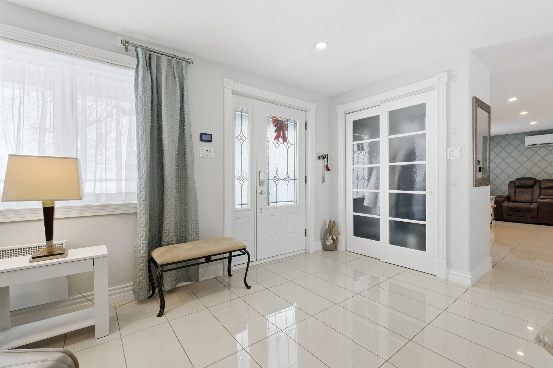 









537Z


Rg de la Rivière S.

,
Saint-Lin/Laurentides,




QC
J5M2A1

