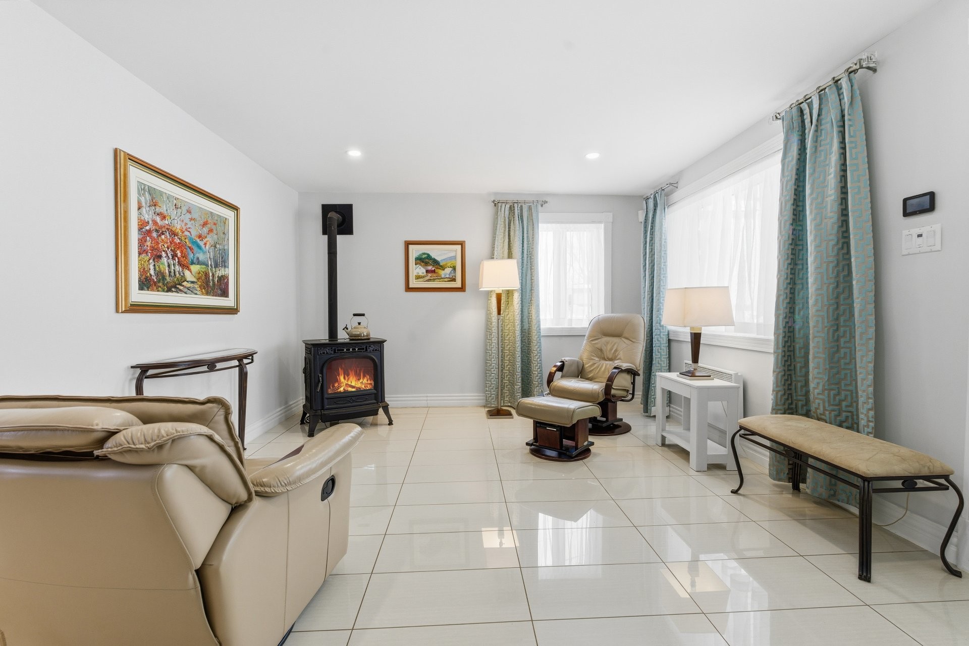 









537Z


Rg de la Rivière S.

,
Saint-Lin/Laurentides,




QC
J5M2A1

