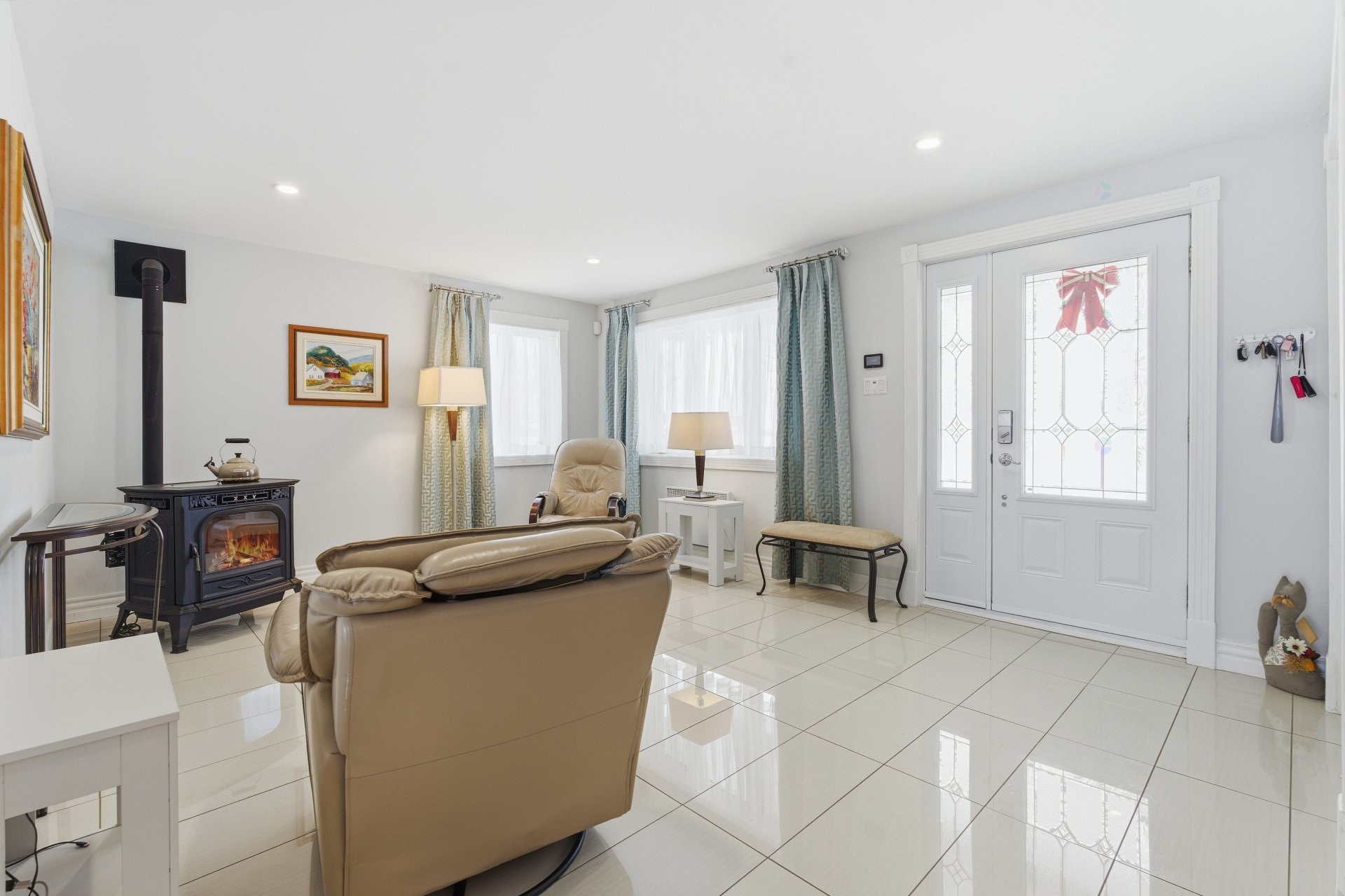 









537Z


Rg de la Rivière S.

,
Saint-Lin/Laurentides,




QC
J5M2A1

