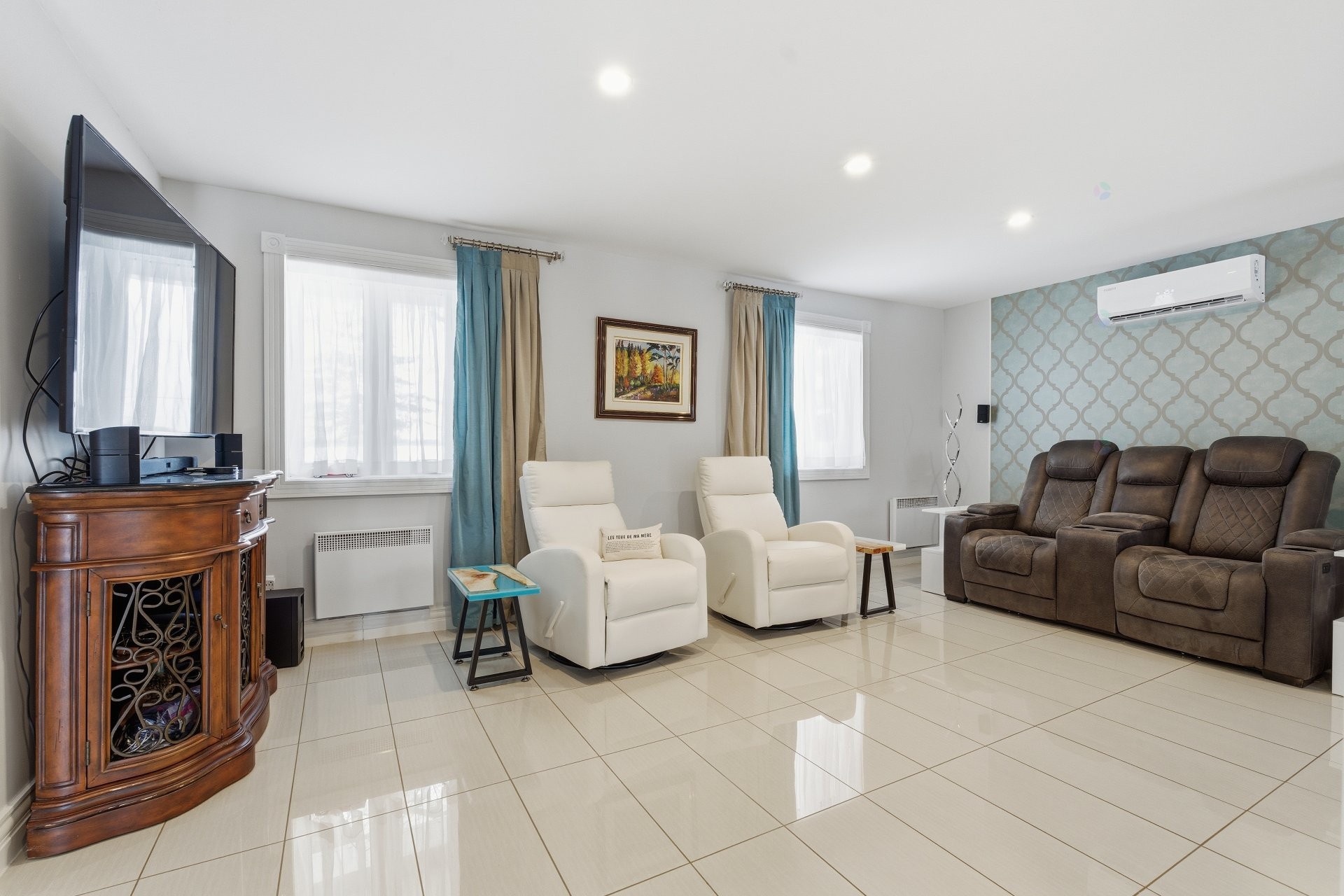 









537Z


Rg de la Rivière S.

,
Saint-Lin/Laurentides,




QC
J5M2A1

