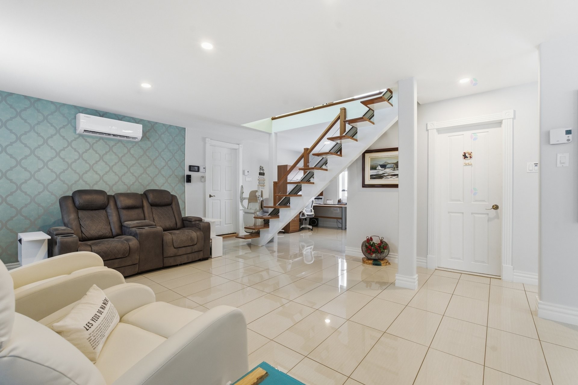 









537Z


Rg de la Rivière S.

,
Saint-Lin/Laurentides,




QC
J5M2A1

