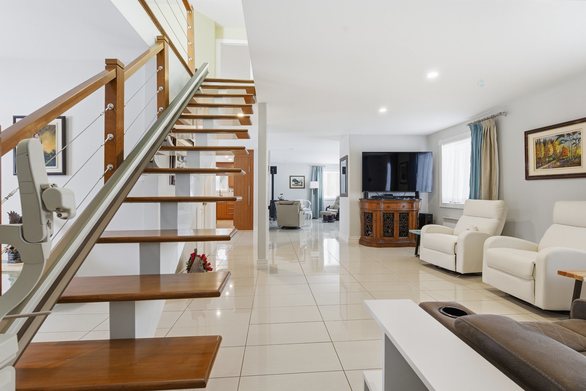 









537Z


Rg de la Rivière S.

,
Saint-Lin/Laurentides,




QC
J5M2A1

