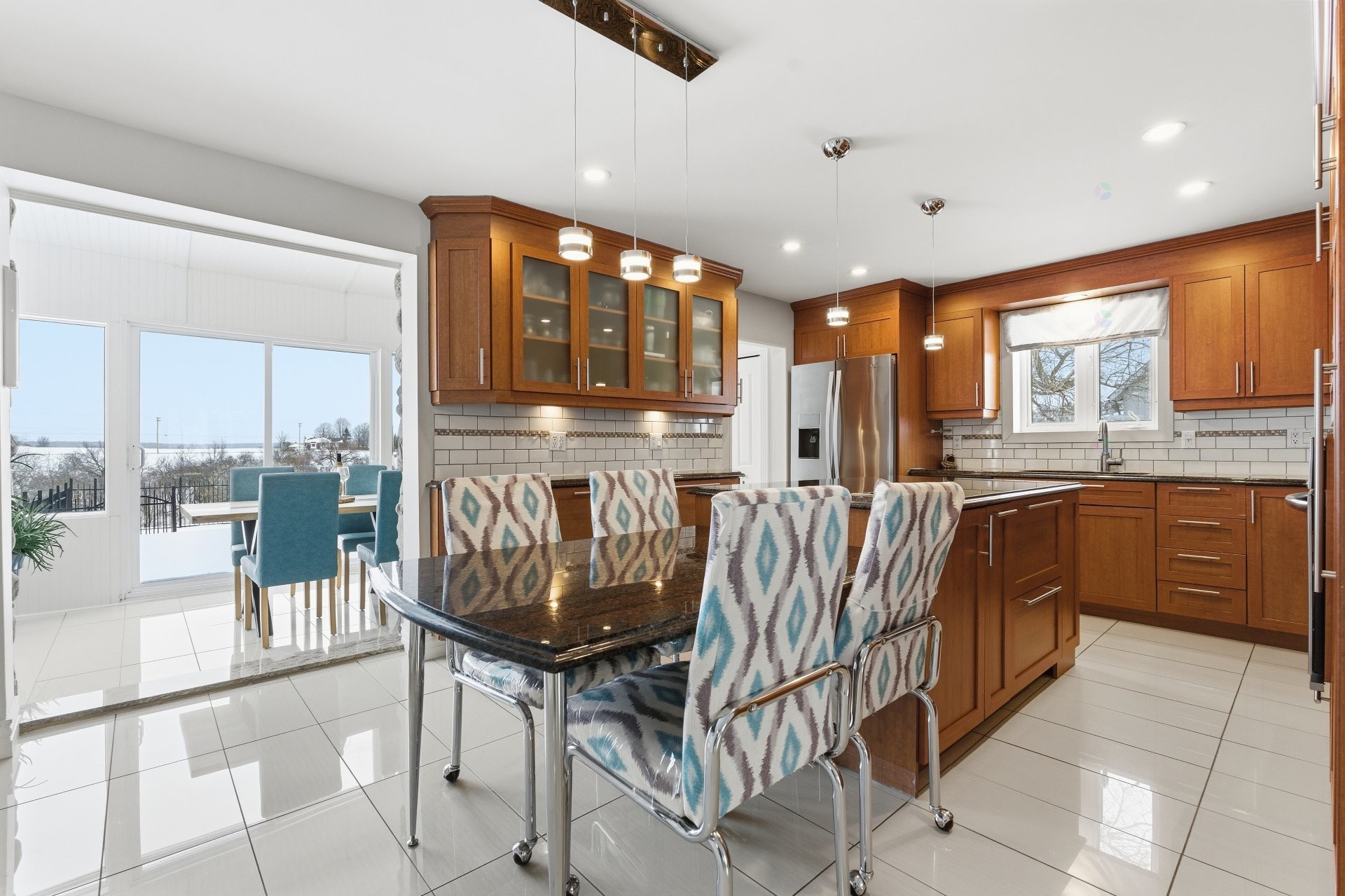 









537Z


Rg de la Rivière S.

,
Saint-Lin/Laurentides,




QC
J5M2A1

