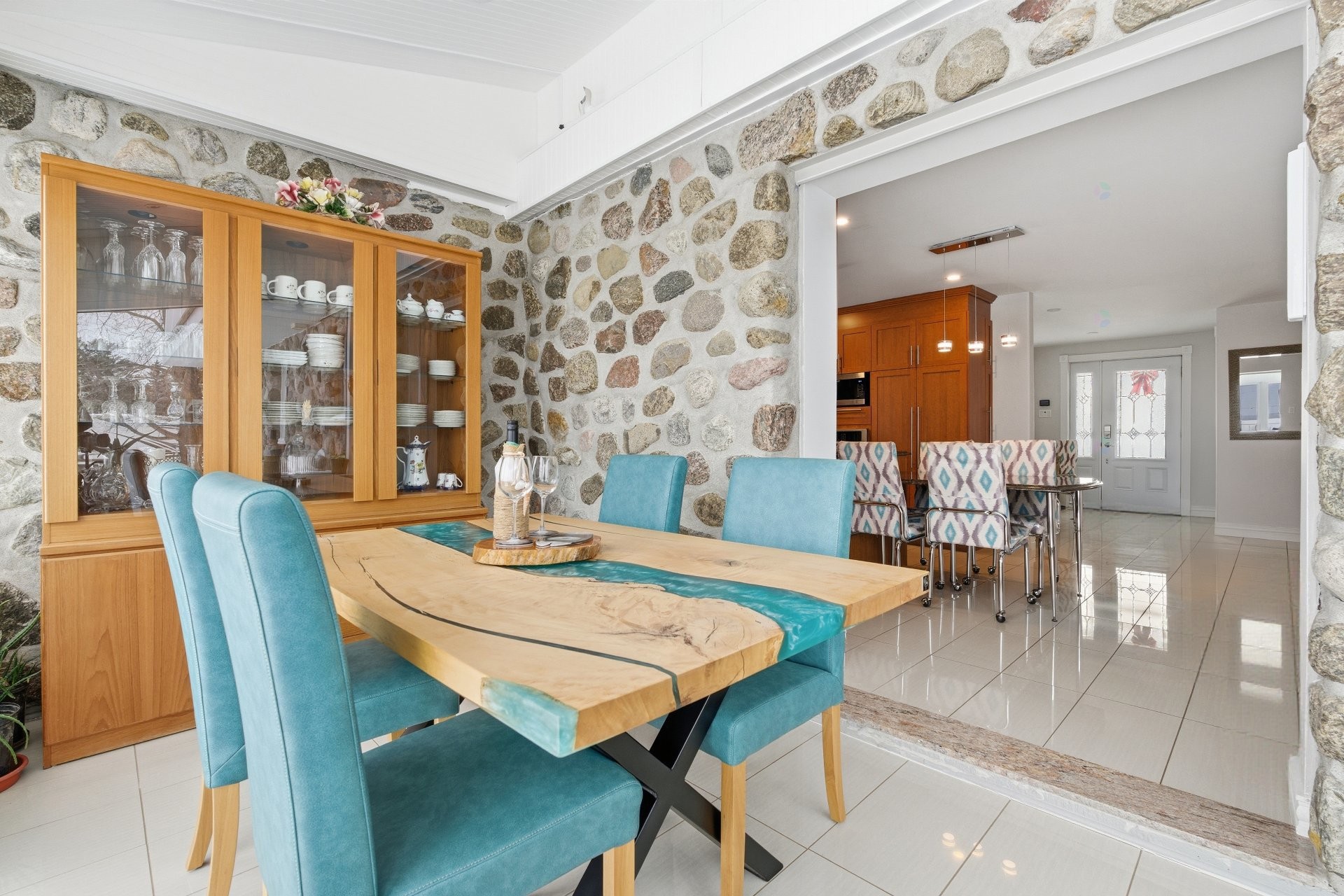 









537Z


Rg de la Rivière S.

,
Saint-Lin/Laurentides,




QC
J5M2A1

