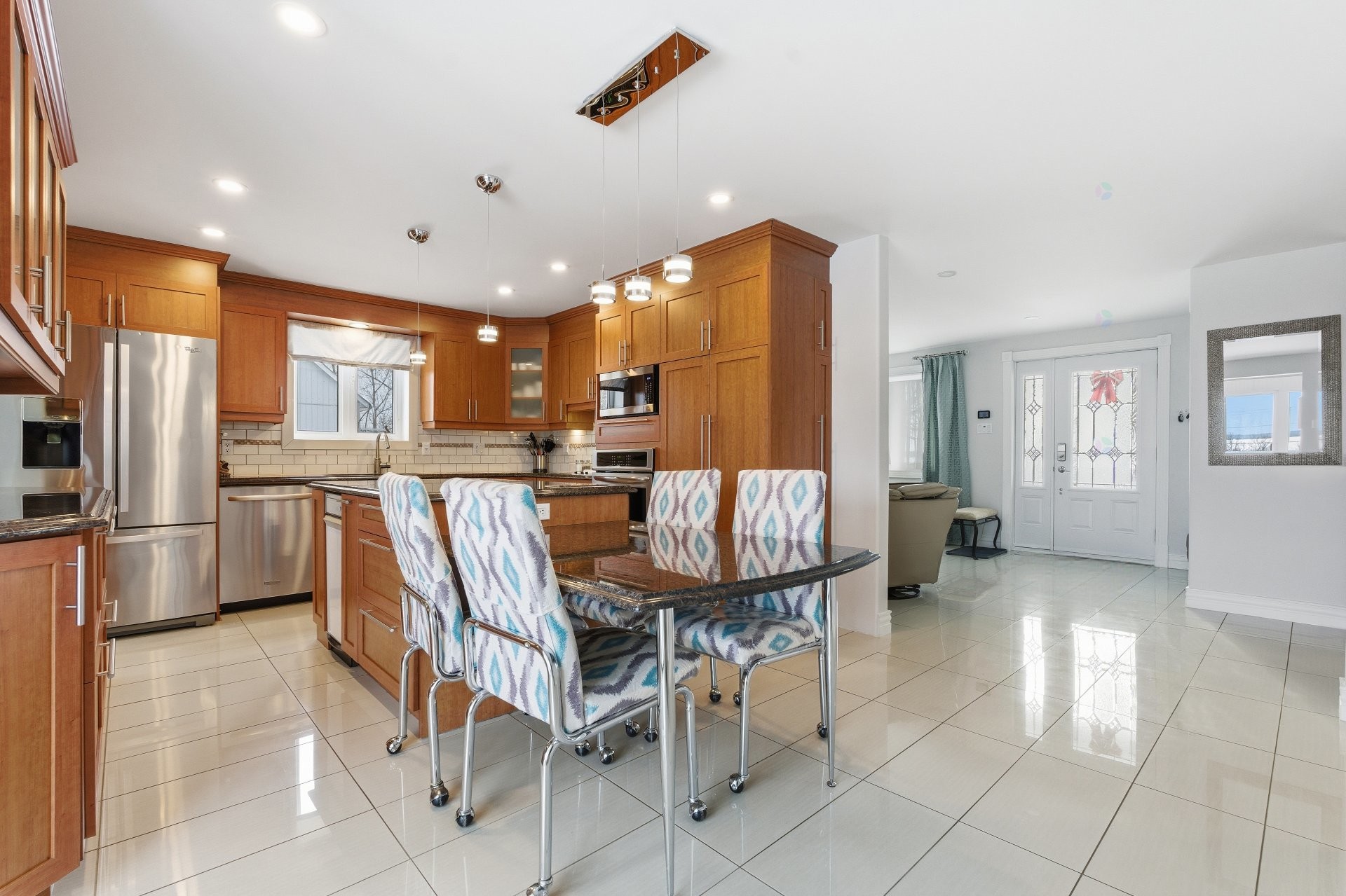 









537Z


Rg de la Rivière S.

,
Saint-Lin/Laurentides,




QC
J5M2A1

